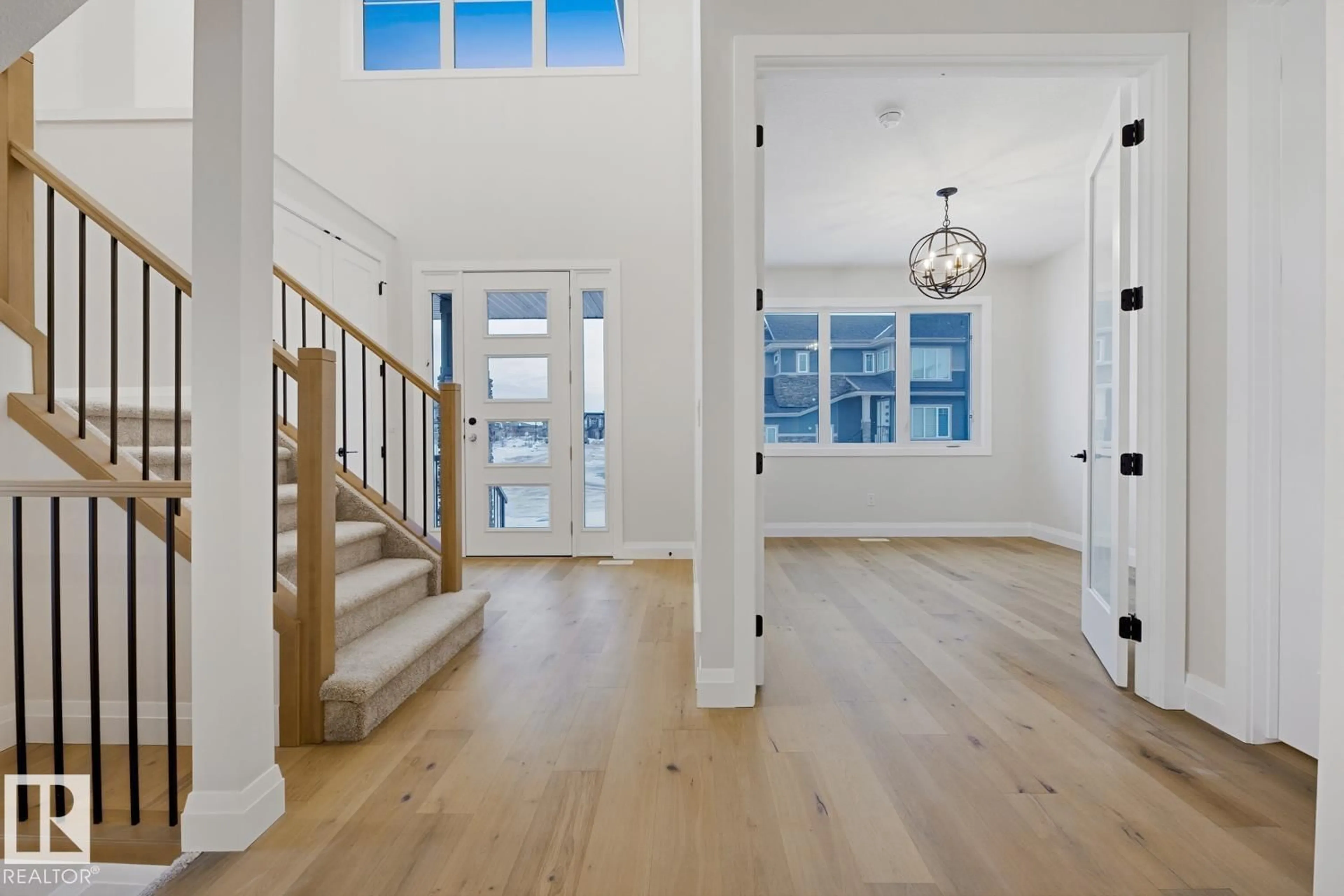 Indoor entryway for 6704 CRAWFORD WY, Edmonton Alberta T6W4L7