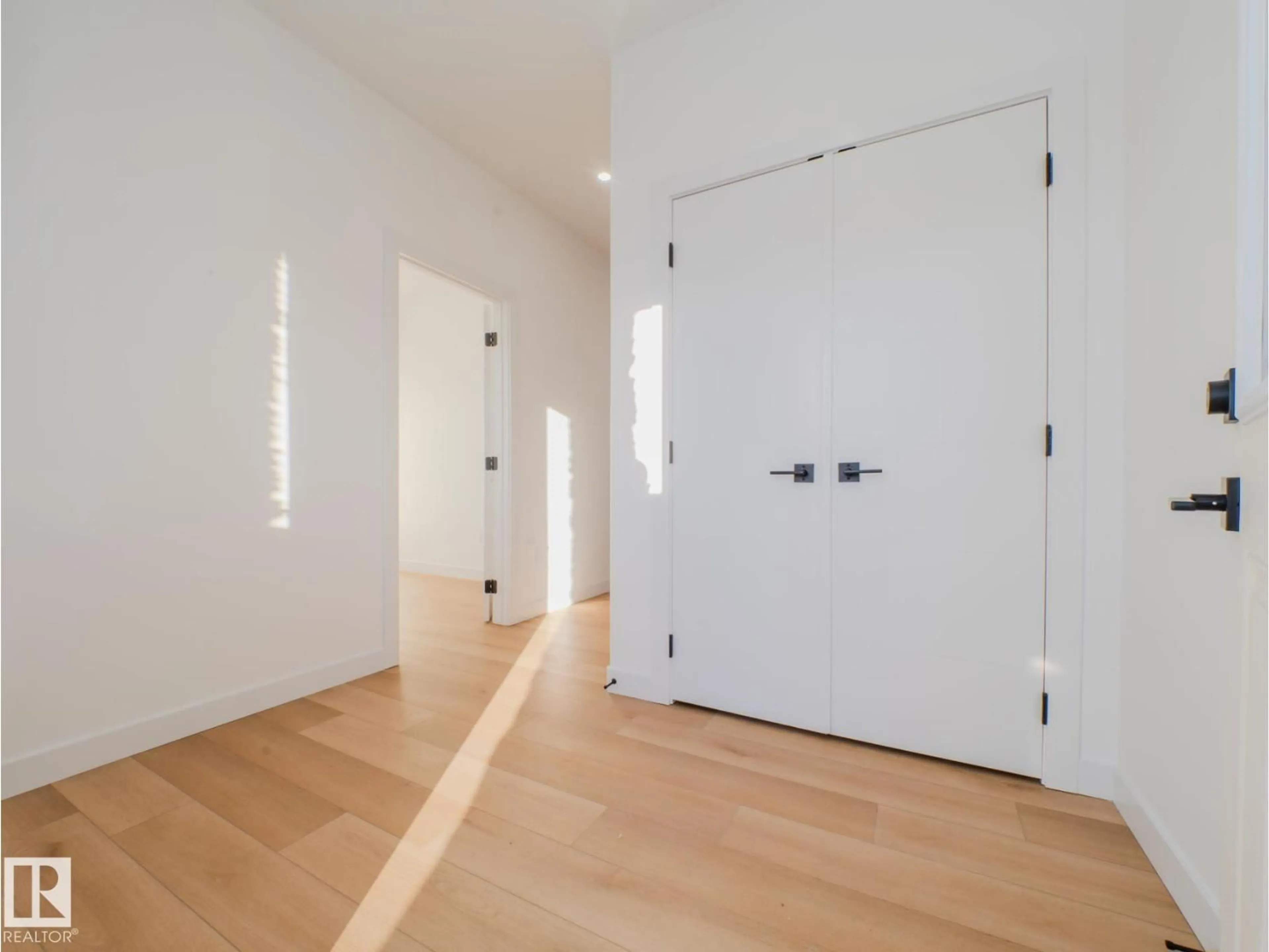 Indoor entryway for 9824 106 AV, Morinville Alberta T8R2P1