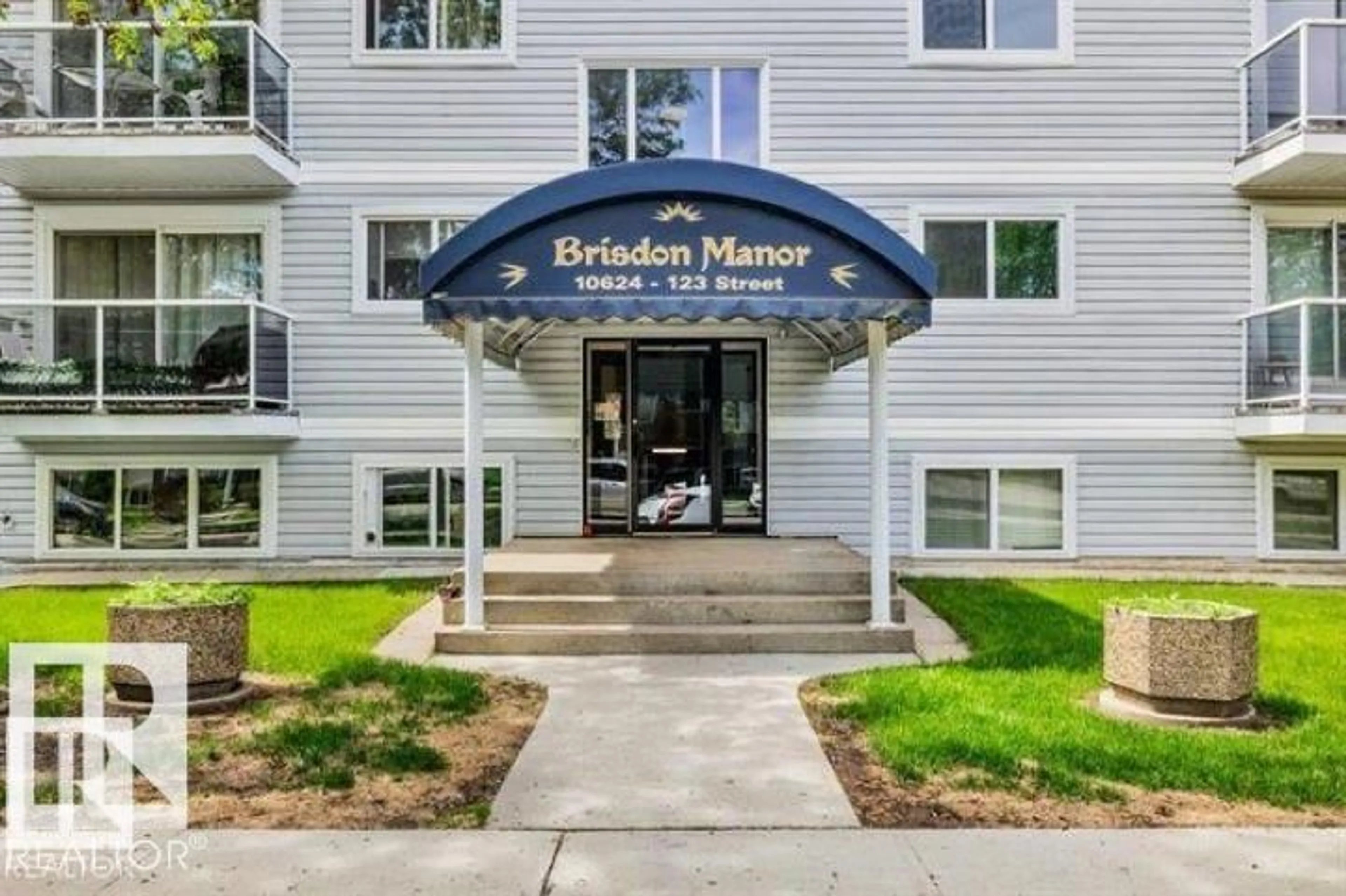 Indoor foyer for #203 - 10624 123 ST, Edmonton Alberta T5N1P2