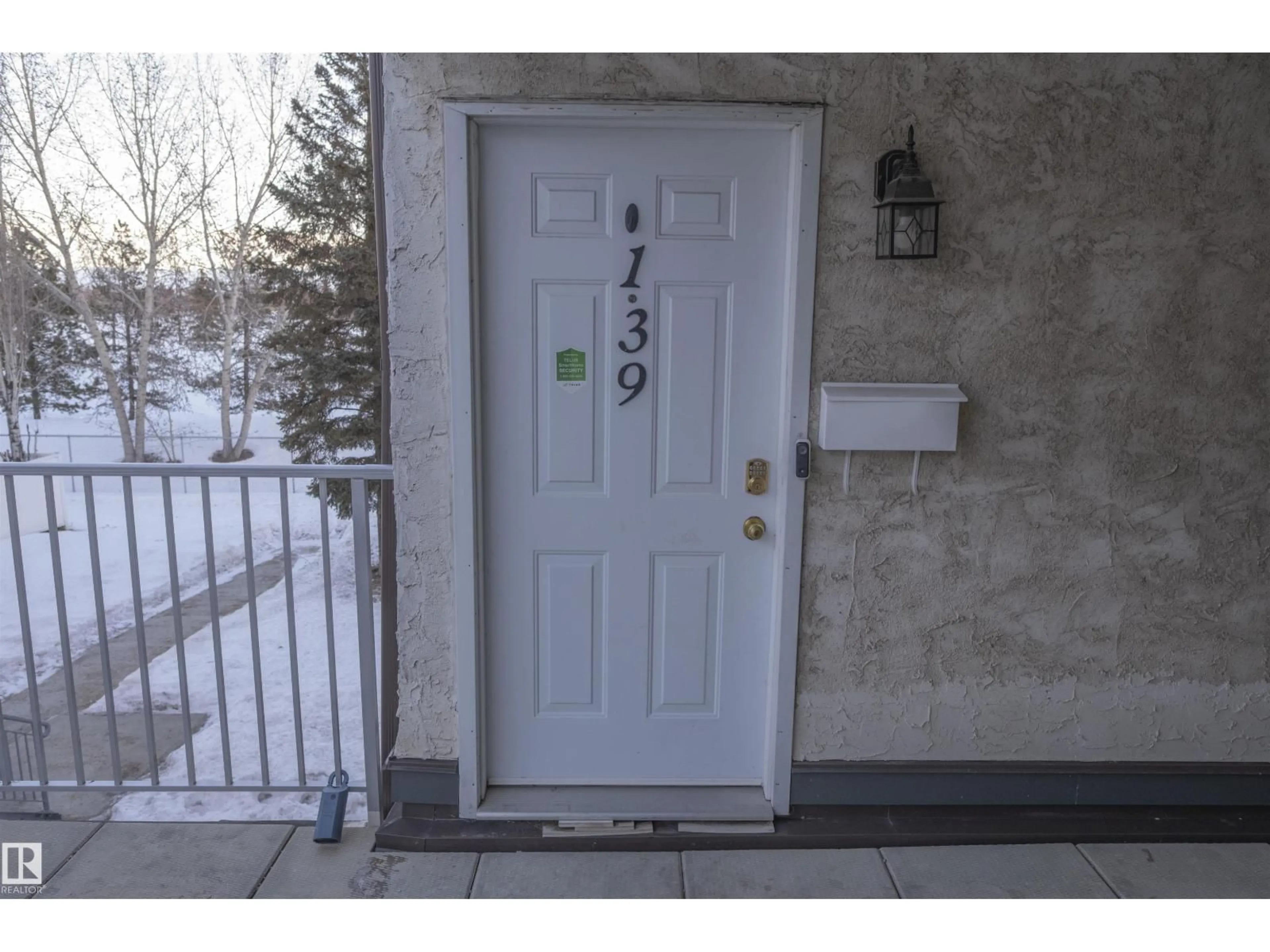 Indoor entryway for 139 LANCASTER TC, Edmonton Alberta T5X5S9