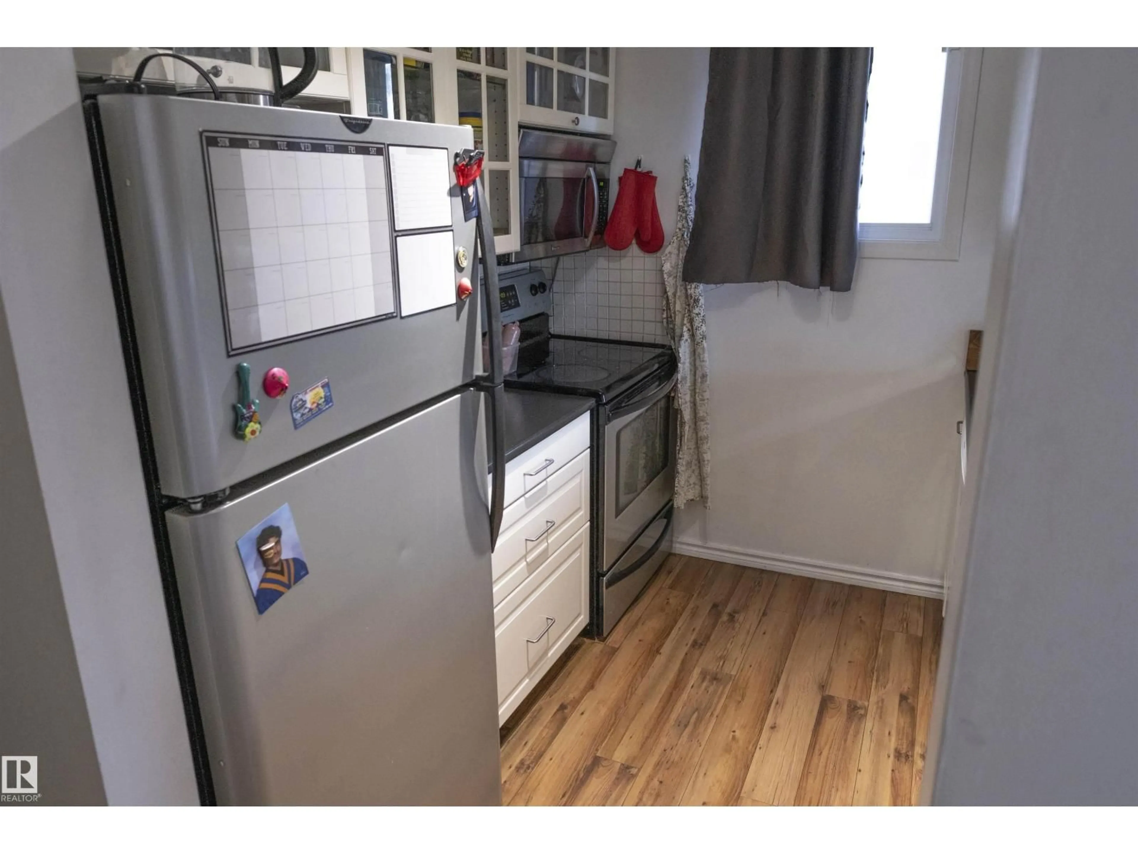 Standard kitchen, wood/laminate floor for 139 LANCASTER TC, Edmonton Alberta T5X5S9