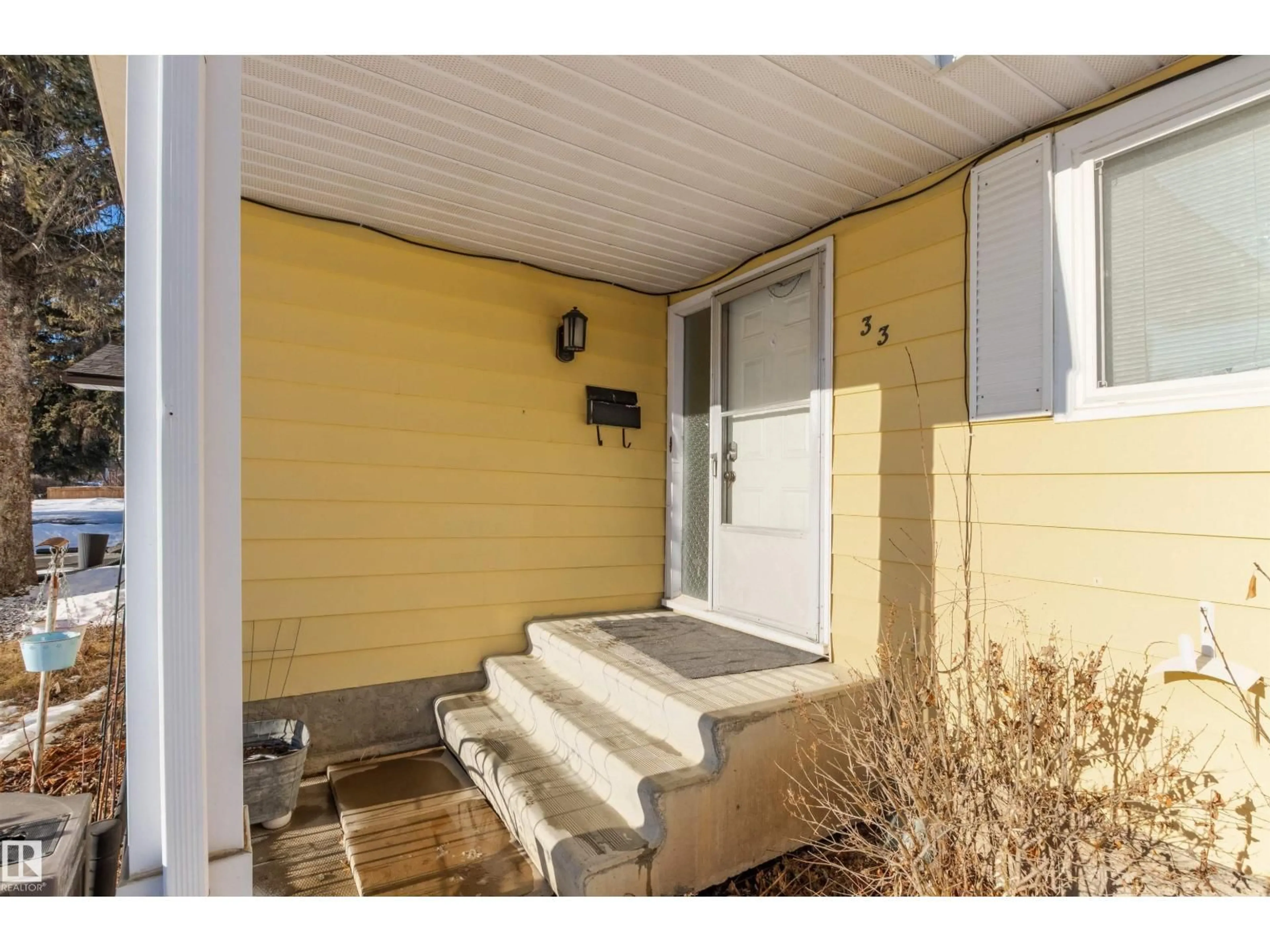 Indoor entryway for 33 BROOKSIDE AV, Spruce Grove Alberta T7X1B6