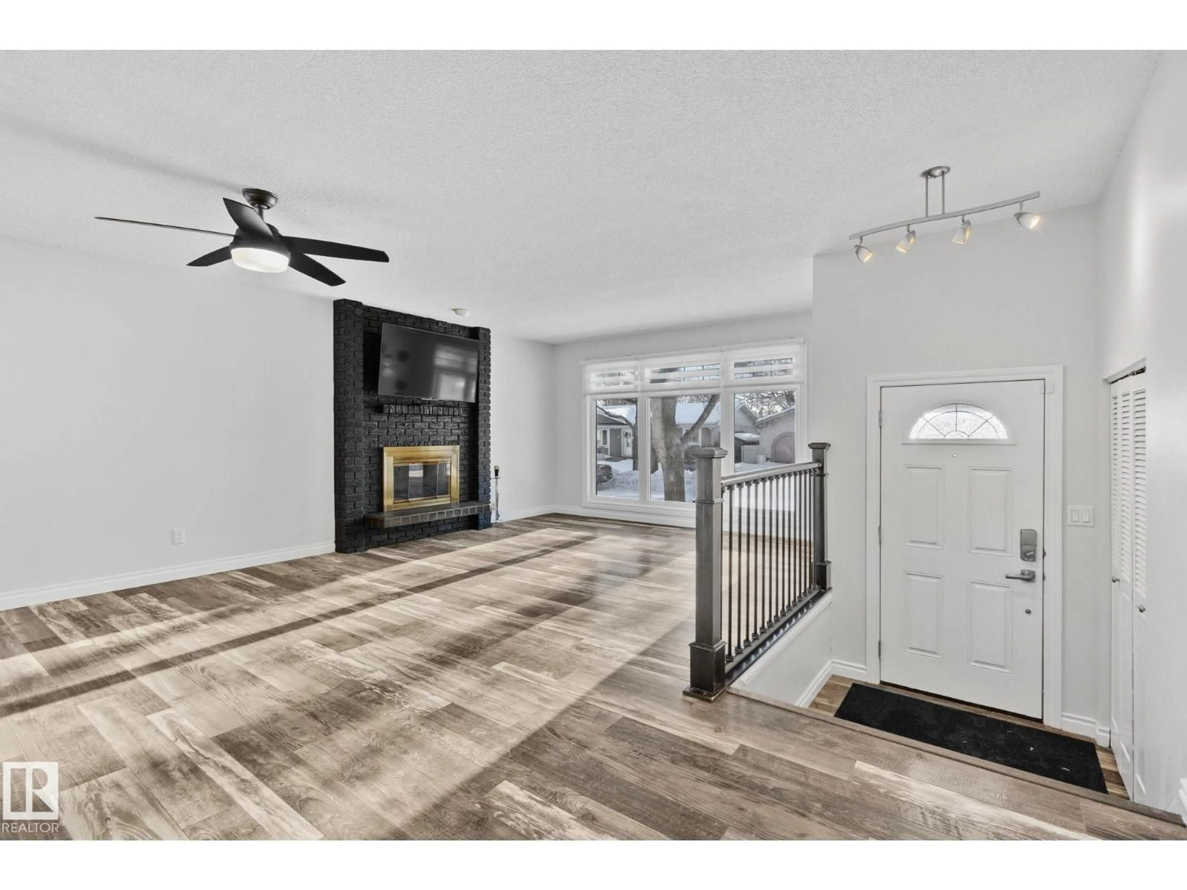 Indoor entryway for 23 LARKSPUR CR, St. Albert Alberta T8N2M4