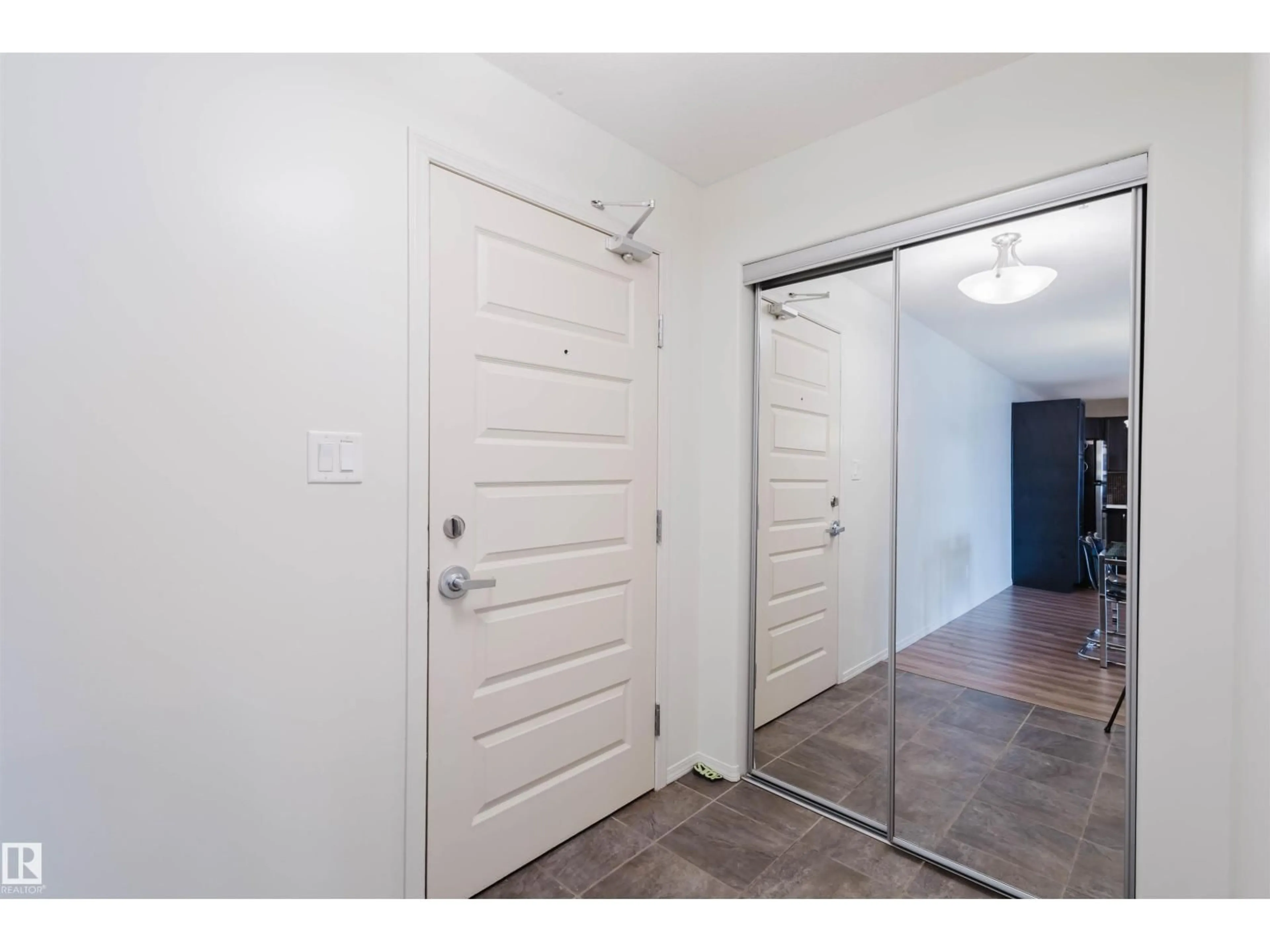 Indoor entryway for #209 - 7909 71 ST, Edmonton Alberta T6B3P5