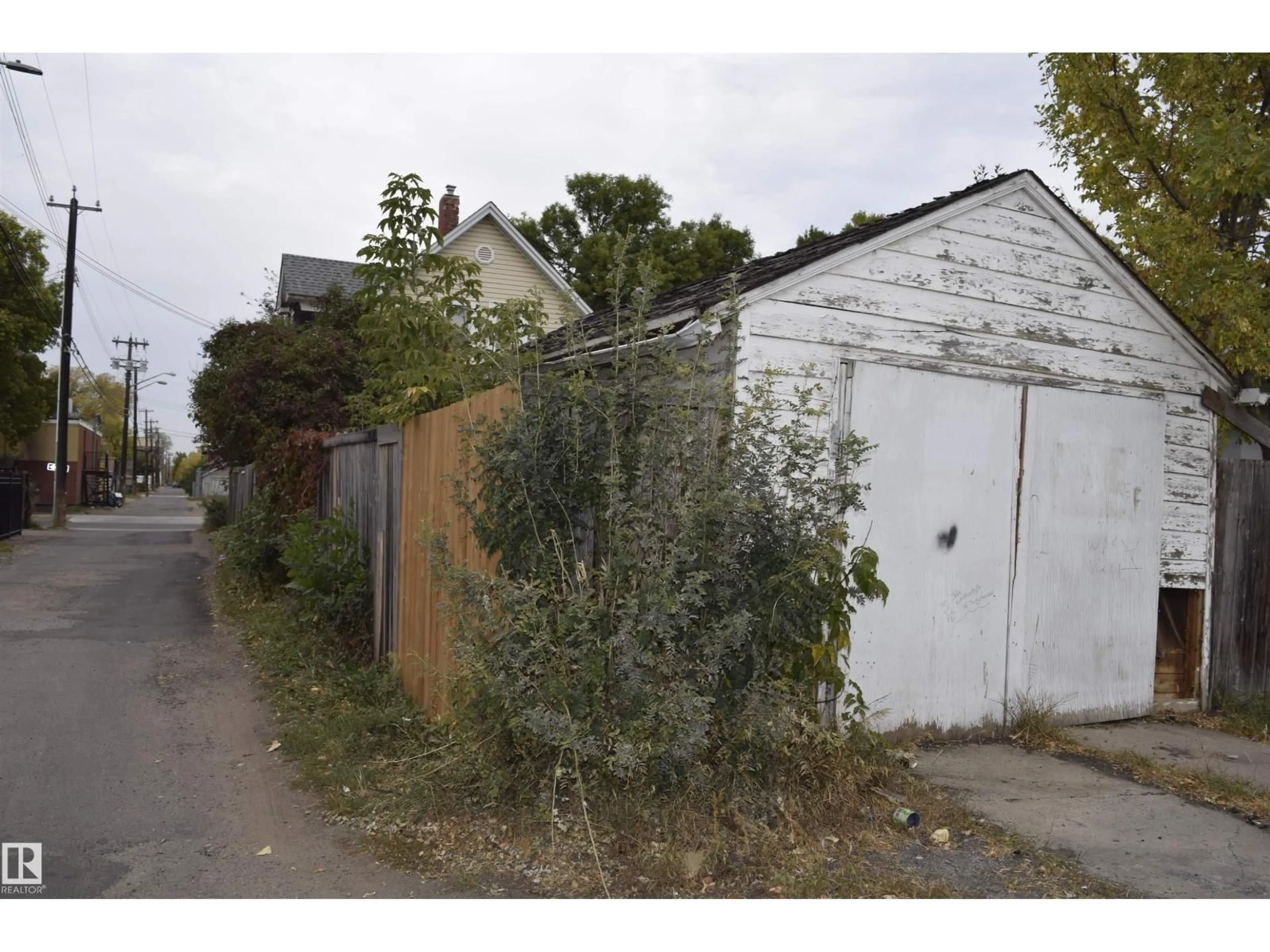 Shed for 9551 106A AV, Edmonton Alberta T5H0S9