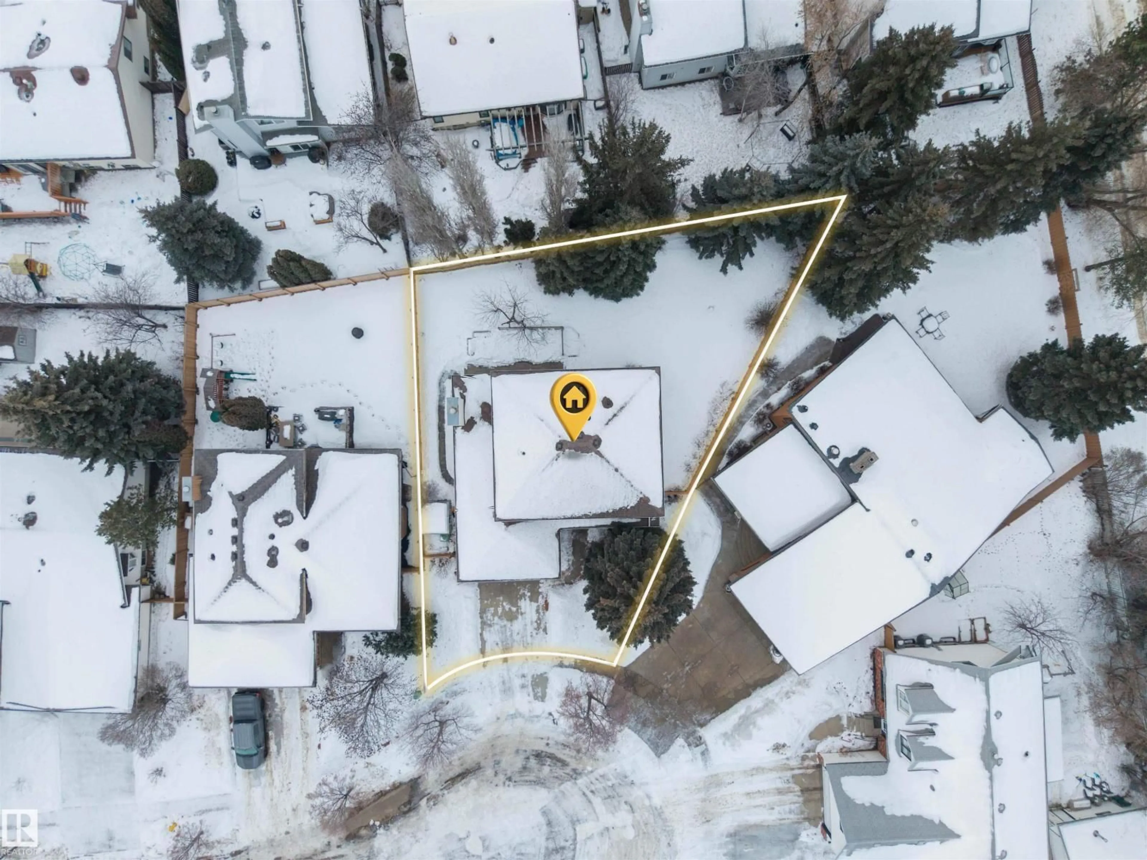 A pic from outside/outdoor area/front of a property/back of a property/a pic from drone, street for 5 LOYOLA PL, St. Albert Alberta T8N4M1