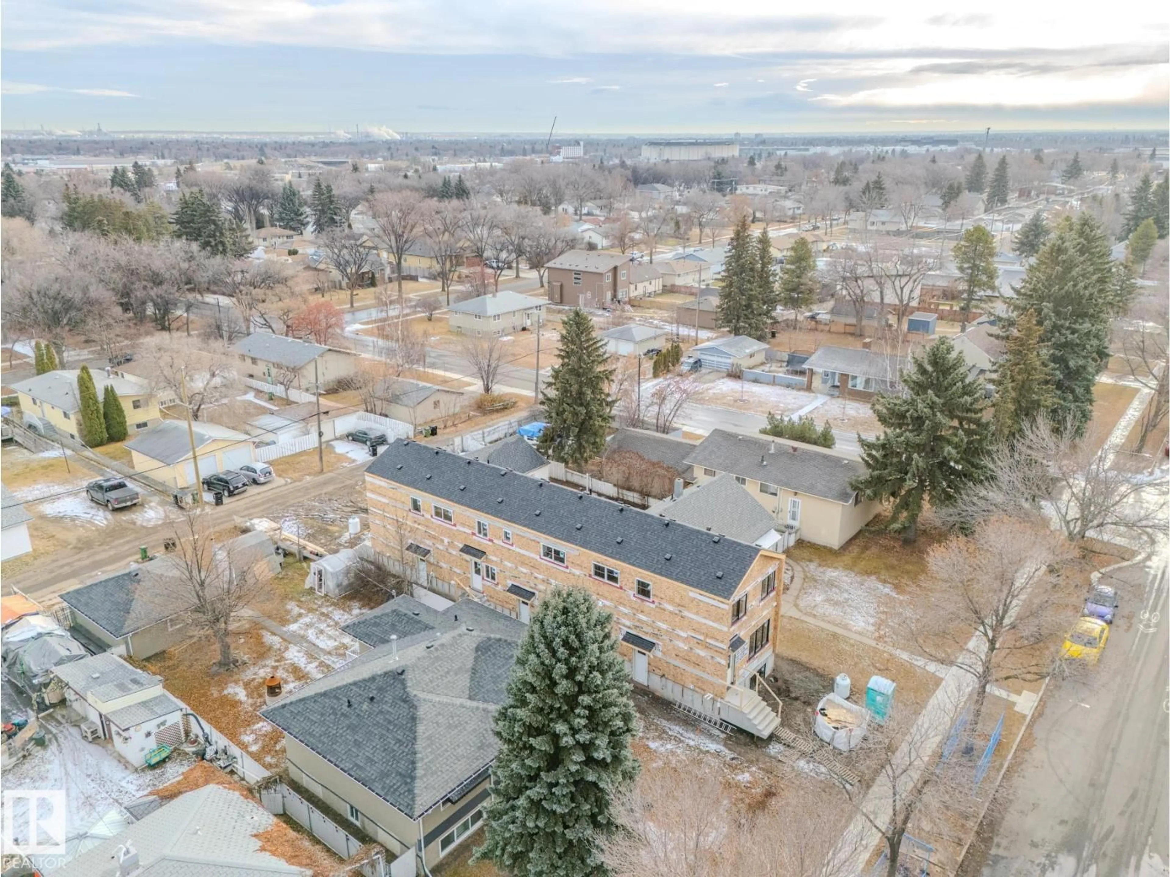 A pic from outside/outdoor area/front of a property/back of a property/a pic from drone, unknown for 12411 81 ST, Edmonton Alberta T5B2T6