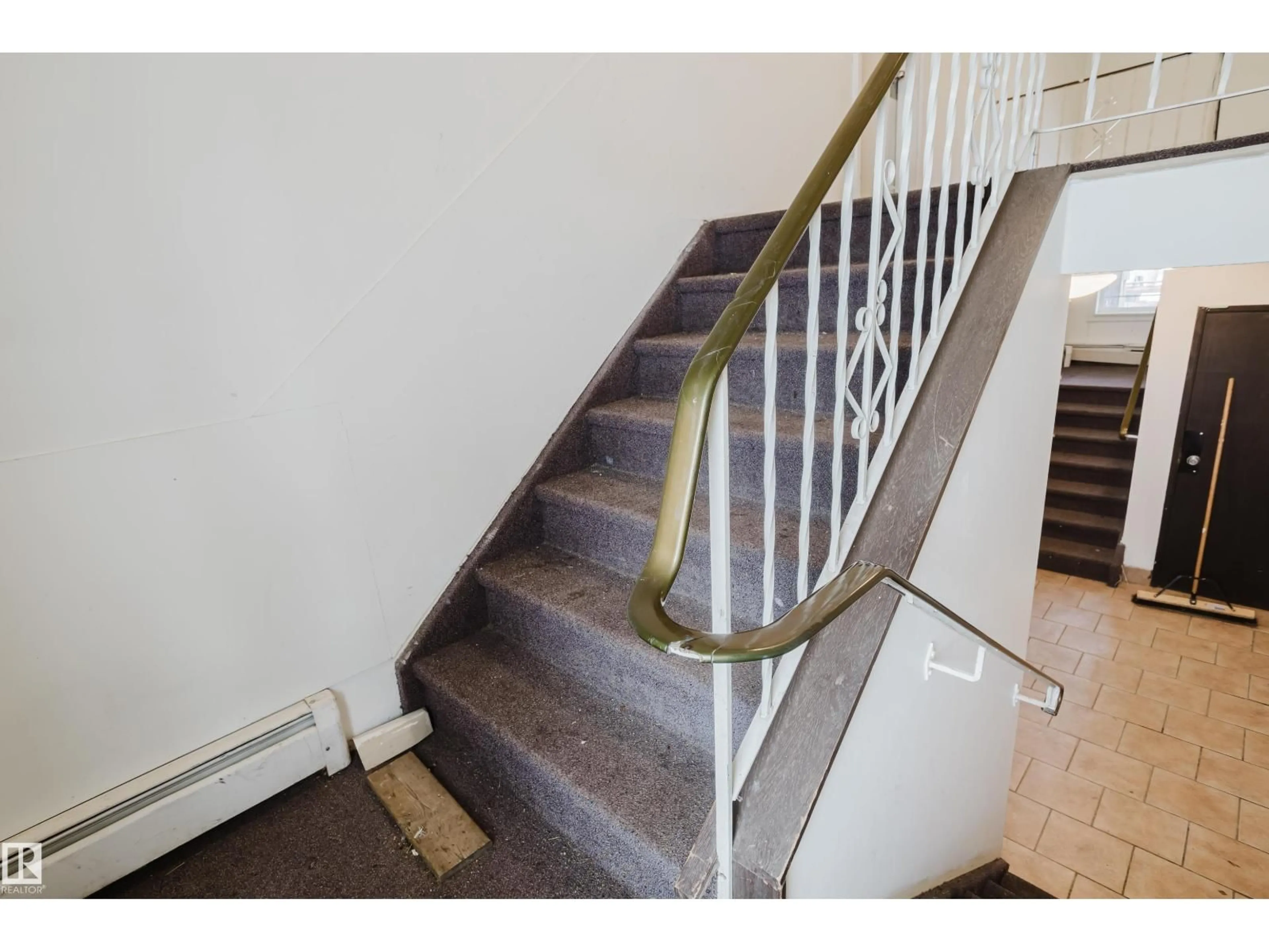 Stairs for 3917/3919 54 ST, Wetaskiwin Alberta T9A1S6