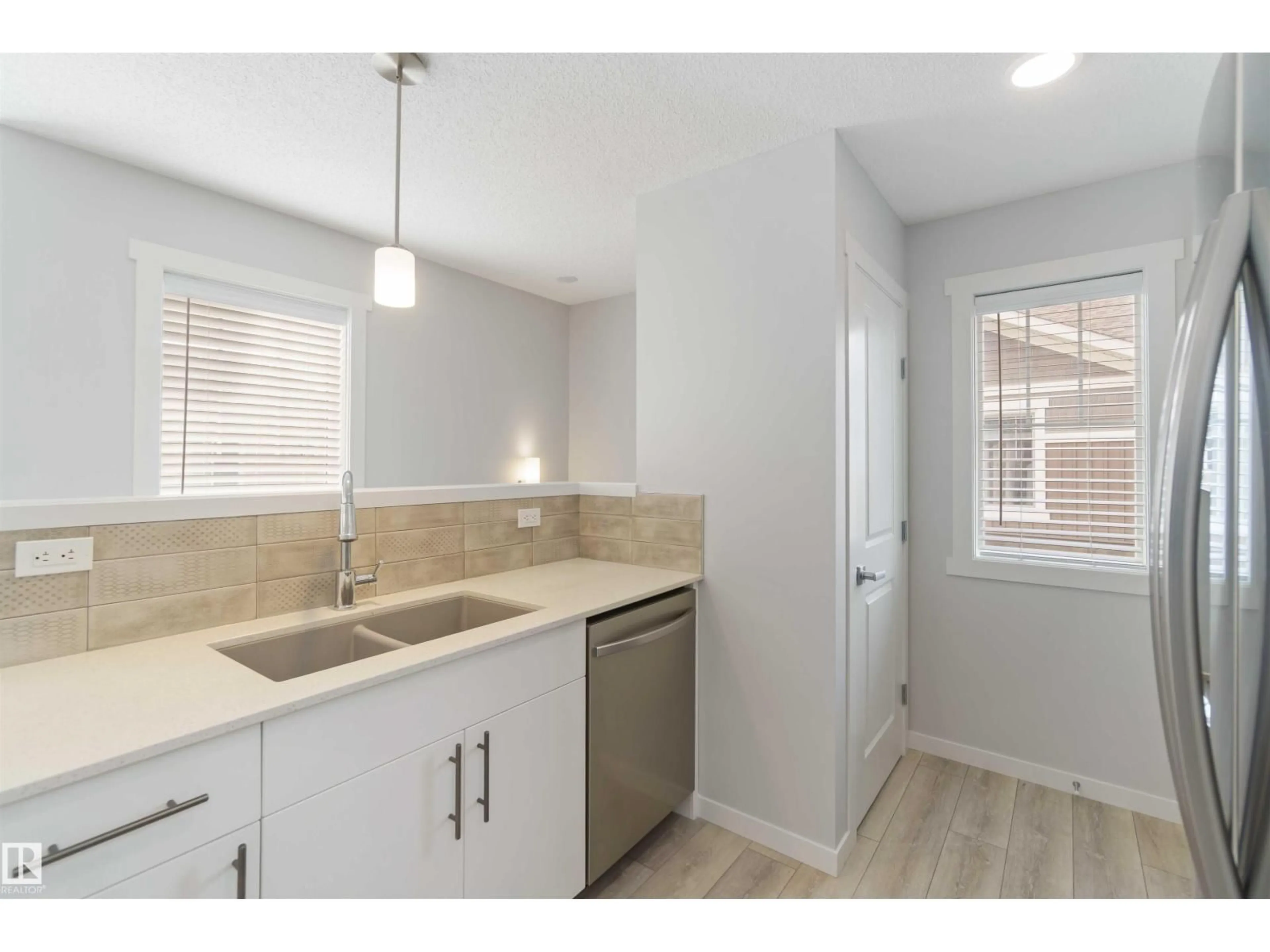 Standard kitchen, unknown for 77 17832 78 ST NW, Edmonton Alberta T5Z0P7