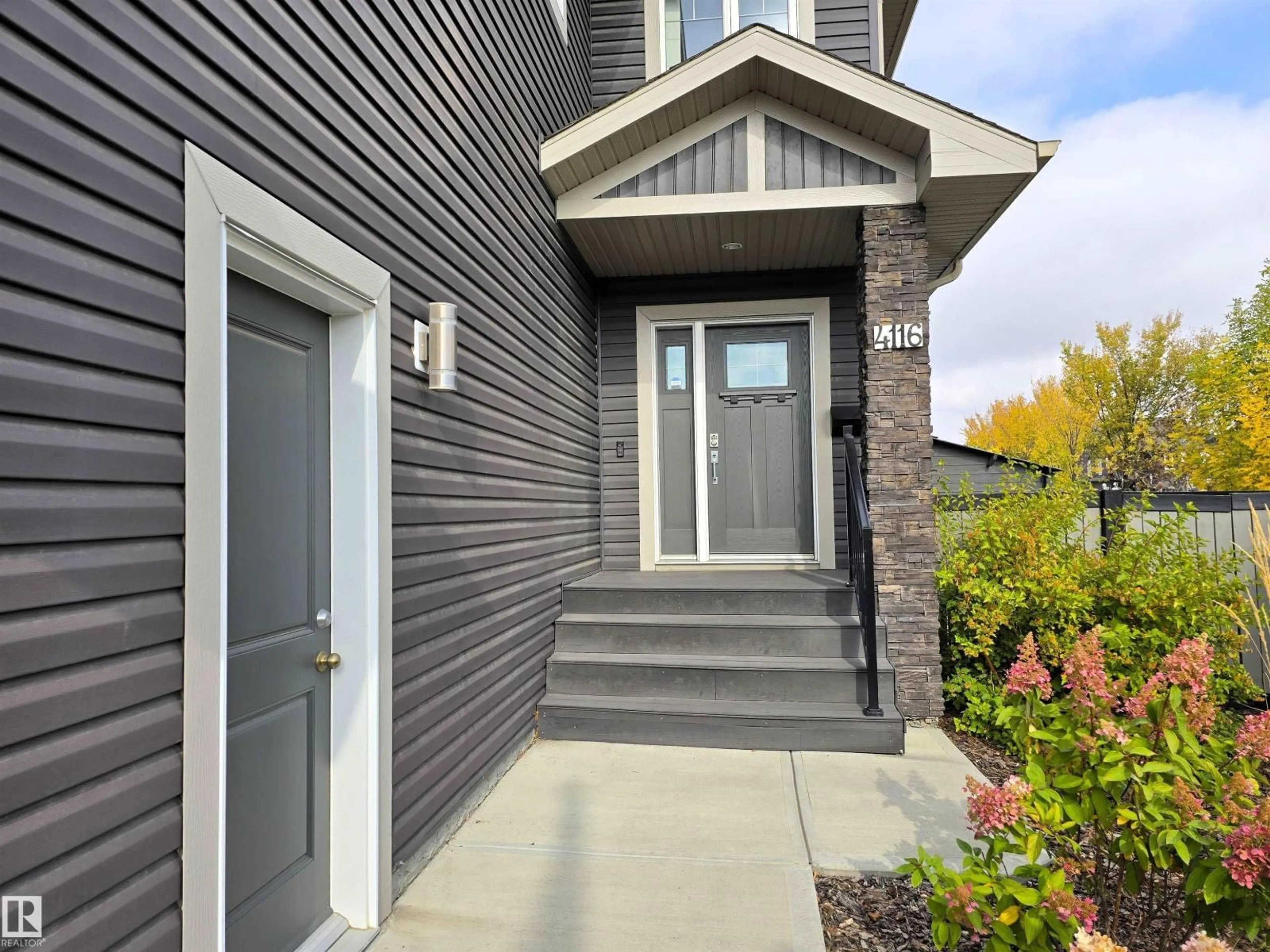 Home with vinyl exterior material, street for 4116 SUMMERLAND DR, Sherwood Park Alberta T8H0R1