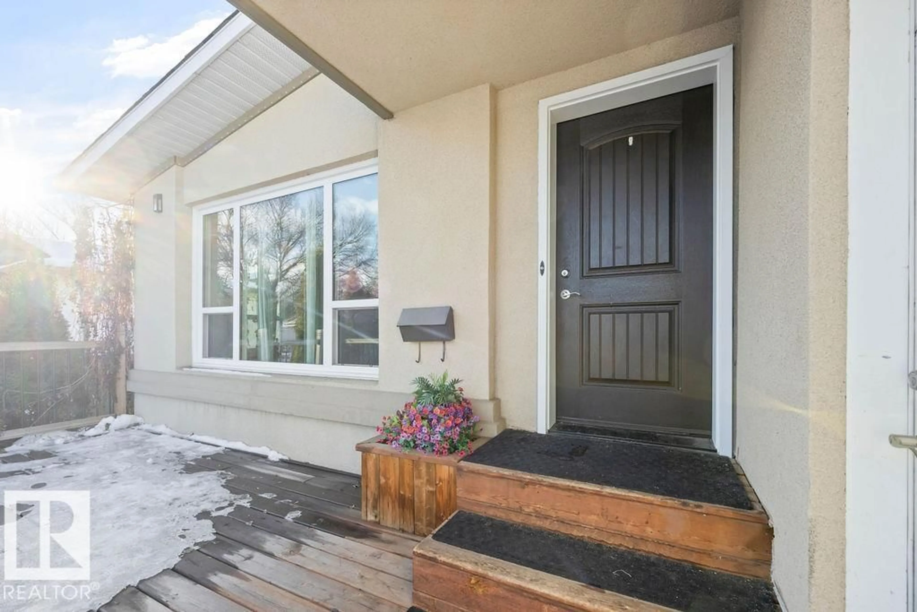 Indoor entryway for 106 WOODBINE RD, Sherwood Park Alberta T8A0R4