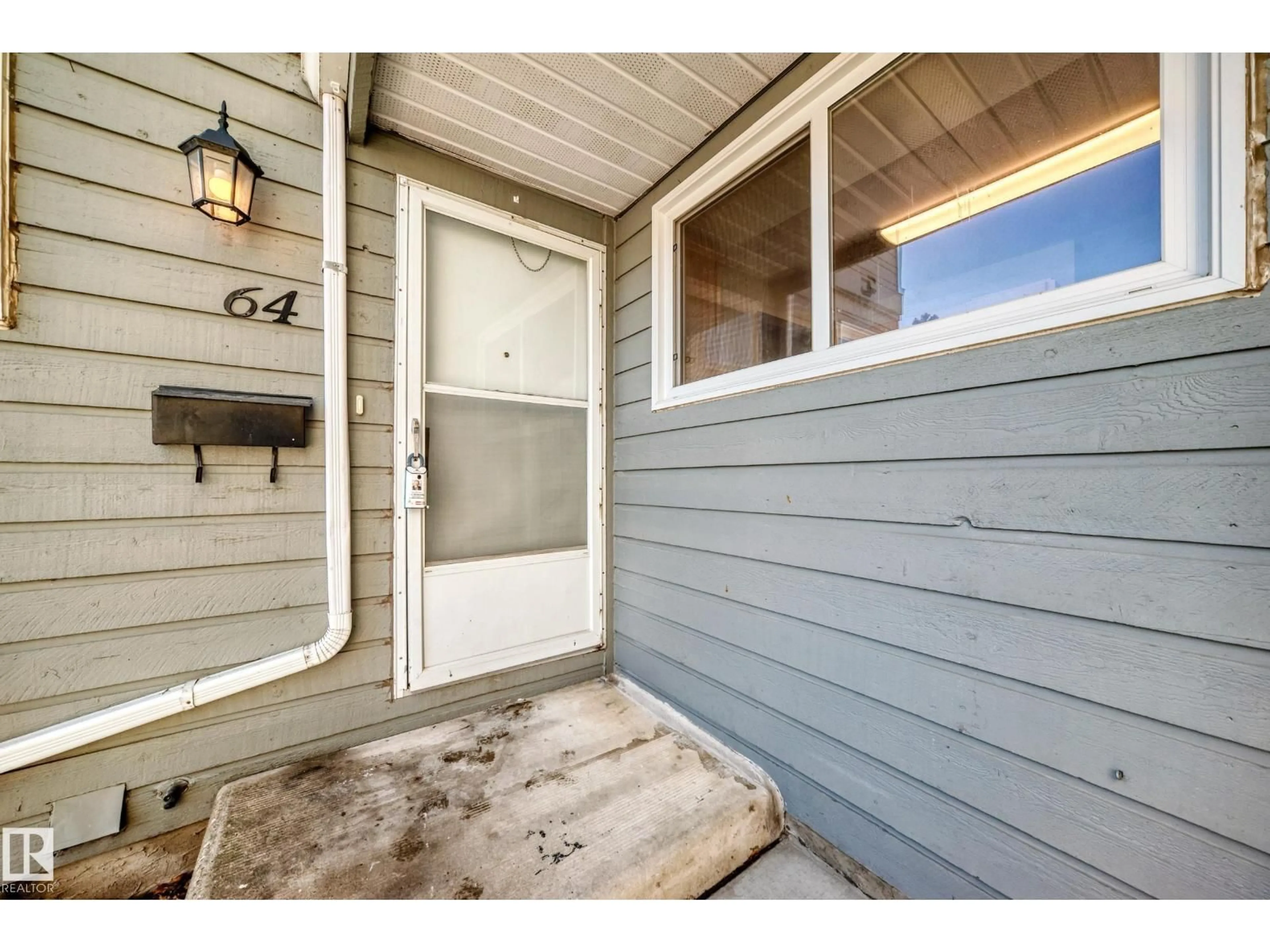 Indoor entryway for 64 - 4610 17 AV NW, Edmonton Alberta T6L5L1