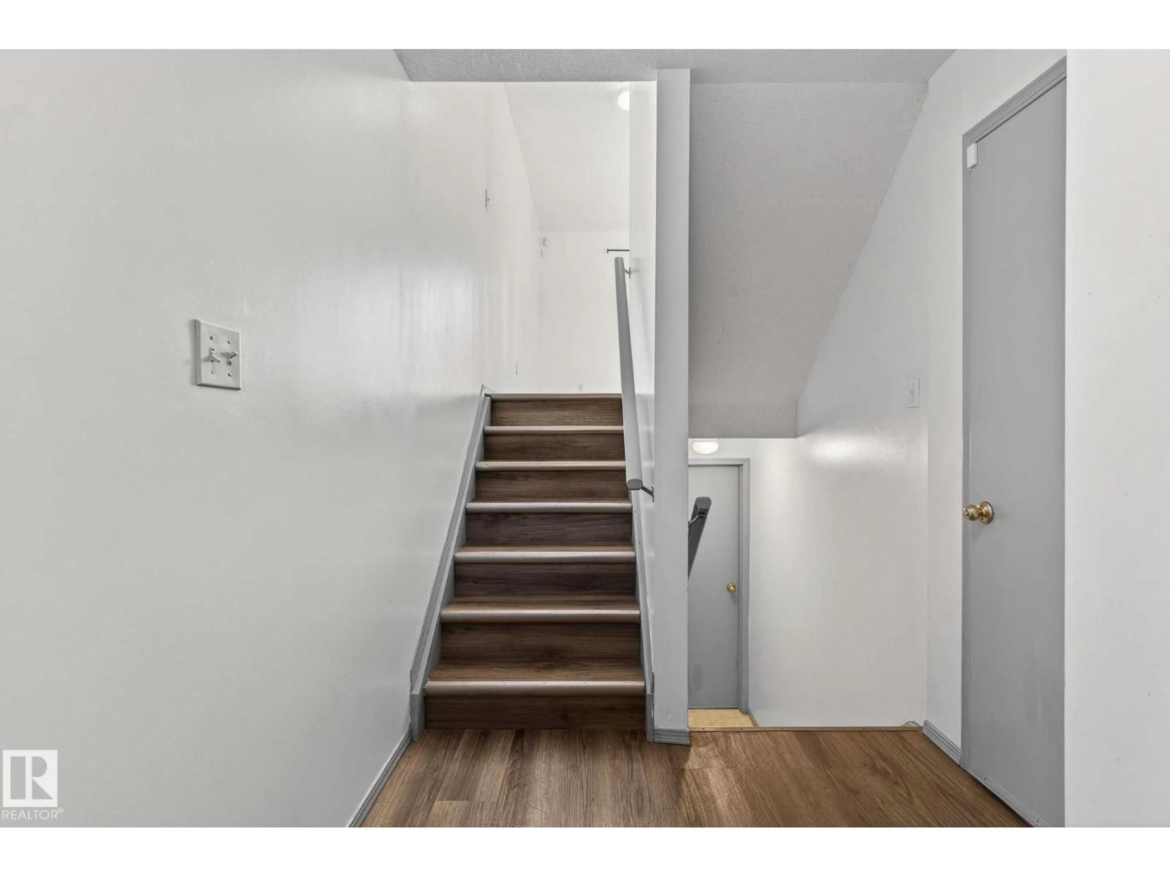 Unknown for #6 - 9505 176 NW, Edmonton Alberta T5T5Z4