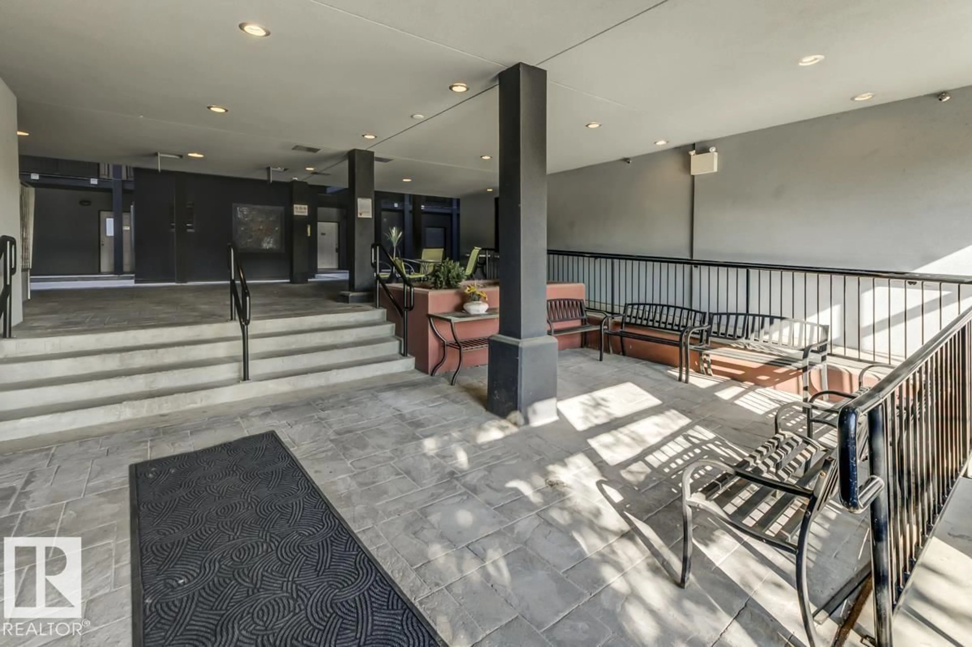 Lobby for 515 10518 113 ST NW, Edmonton Alberta T5H3H5