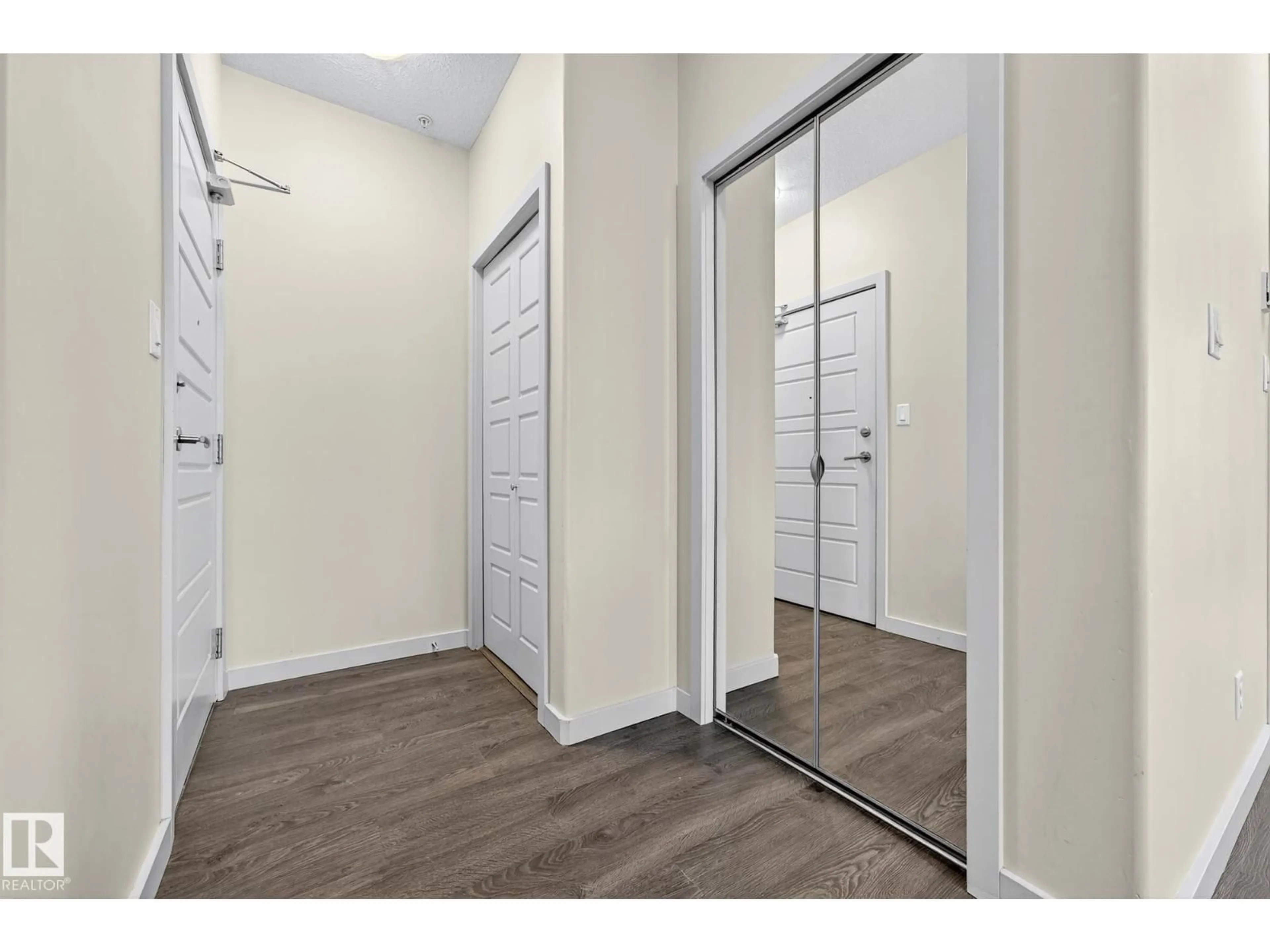 Indoor entryway for 308 - 247 AMBLESIDE LI, Edmonton Alberta T6W0V3