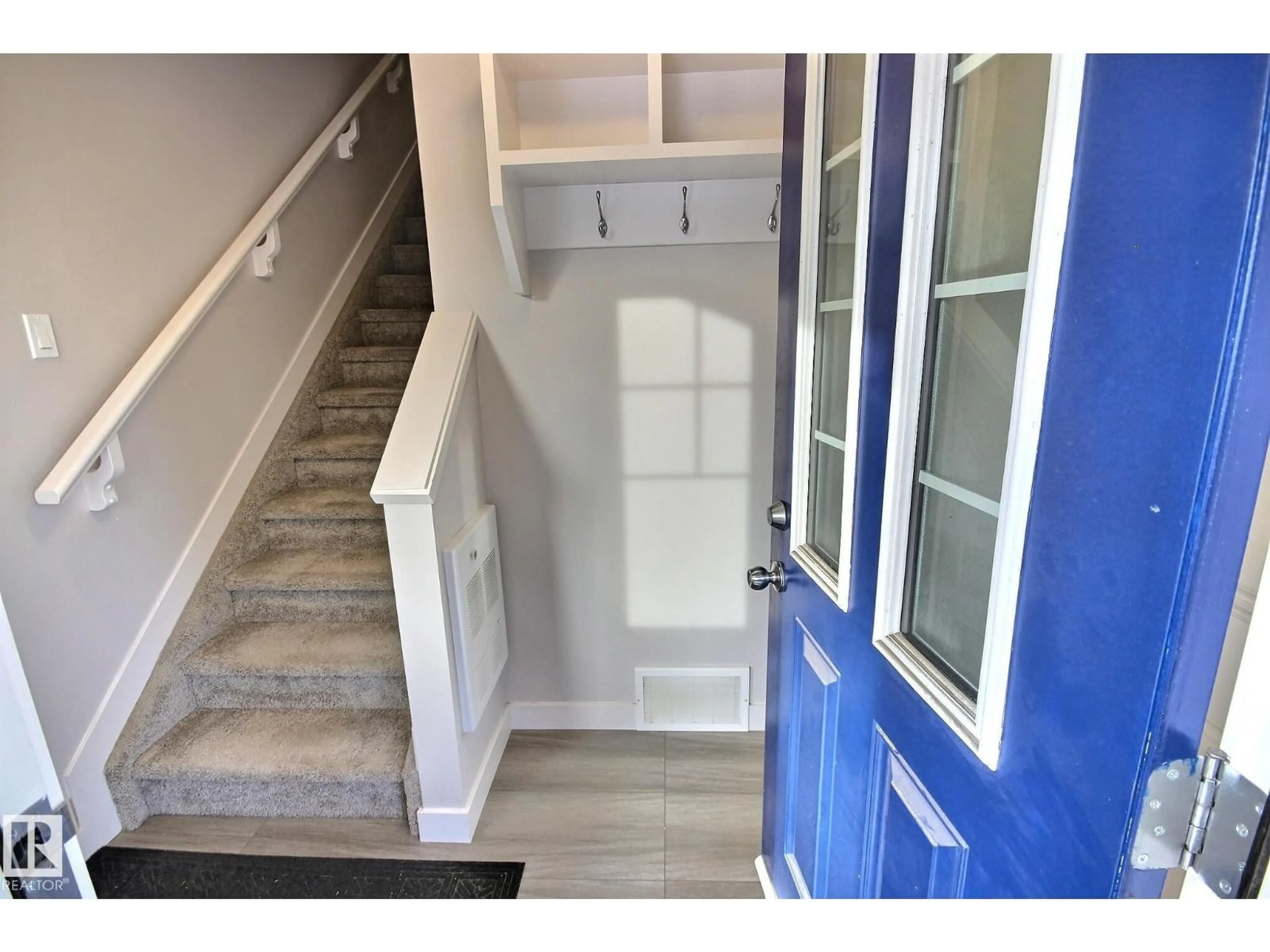 Indoor entryway for 846 DANIELS WY, Edmonton Alberta T6W4C8