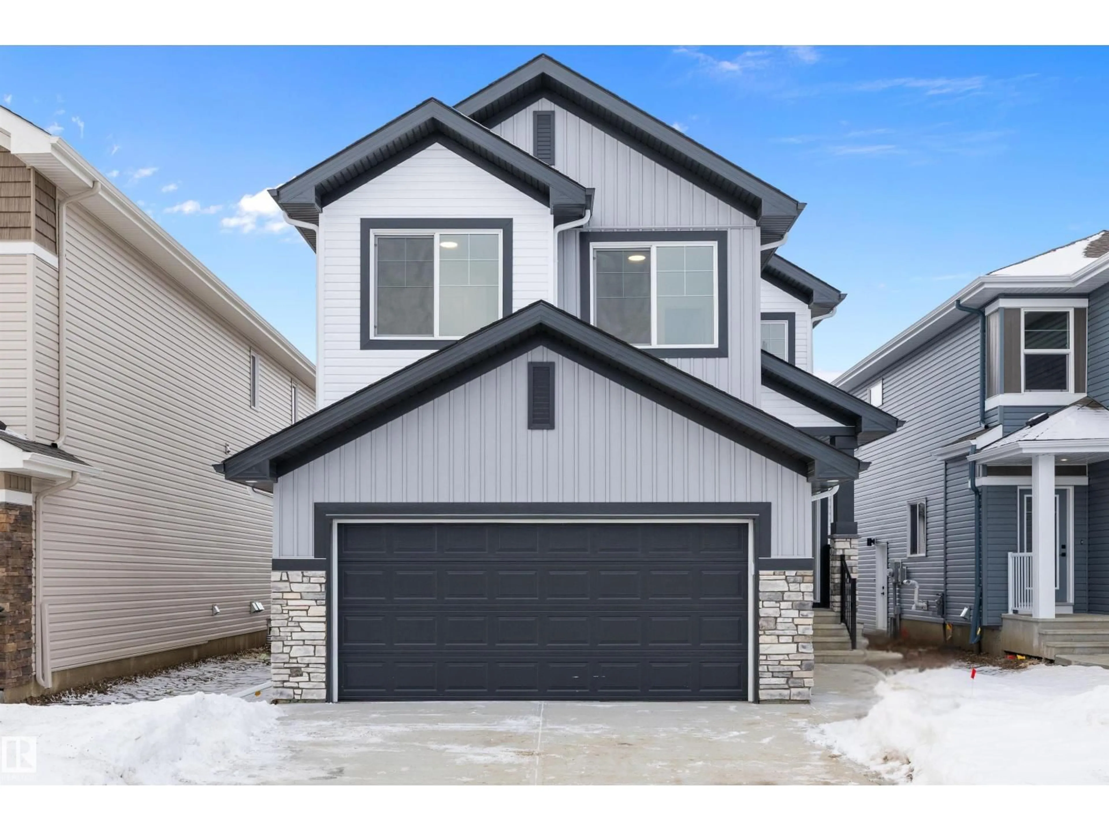 Home with vinyl exterior material, street for 93 SUNLAND WY, Sherwood Park Alberta T8H2Y6