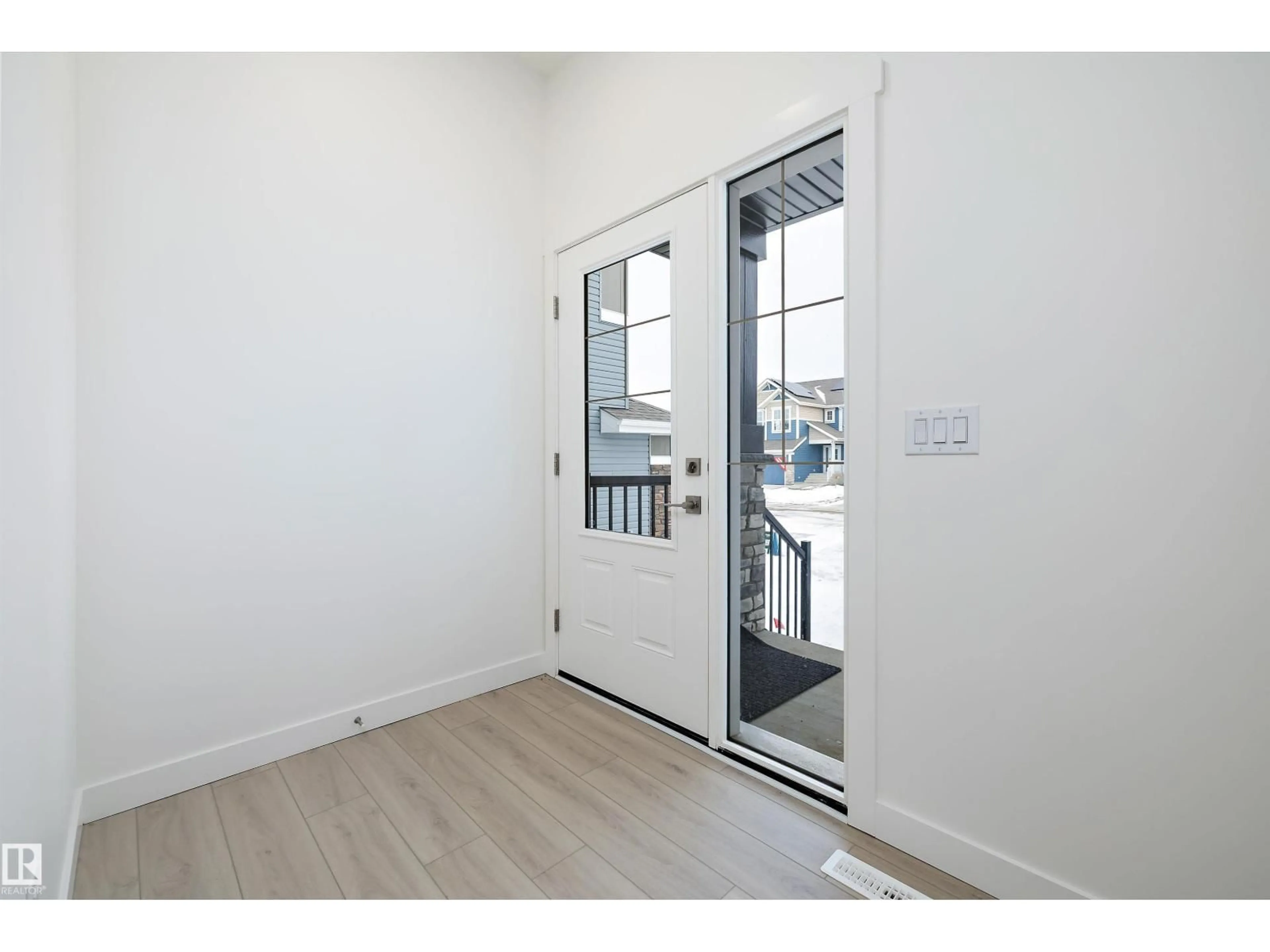 Indoor entryway for 93 SUNLAND WY, Sherwood Park Alberta T8H2Y6