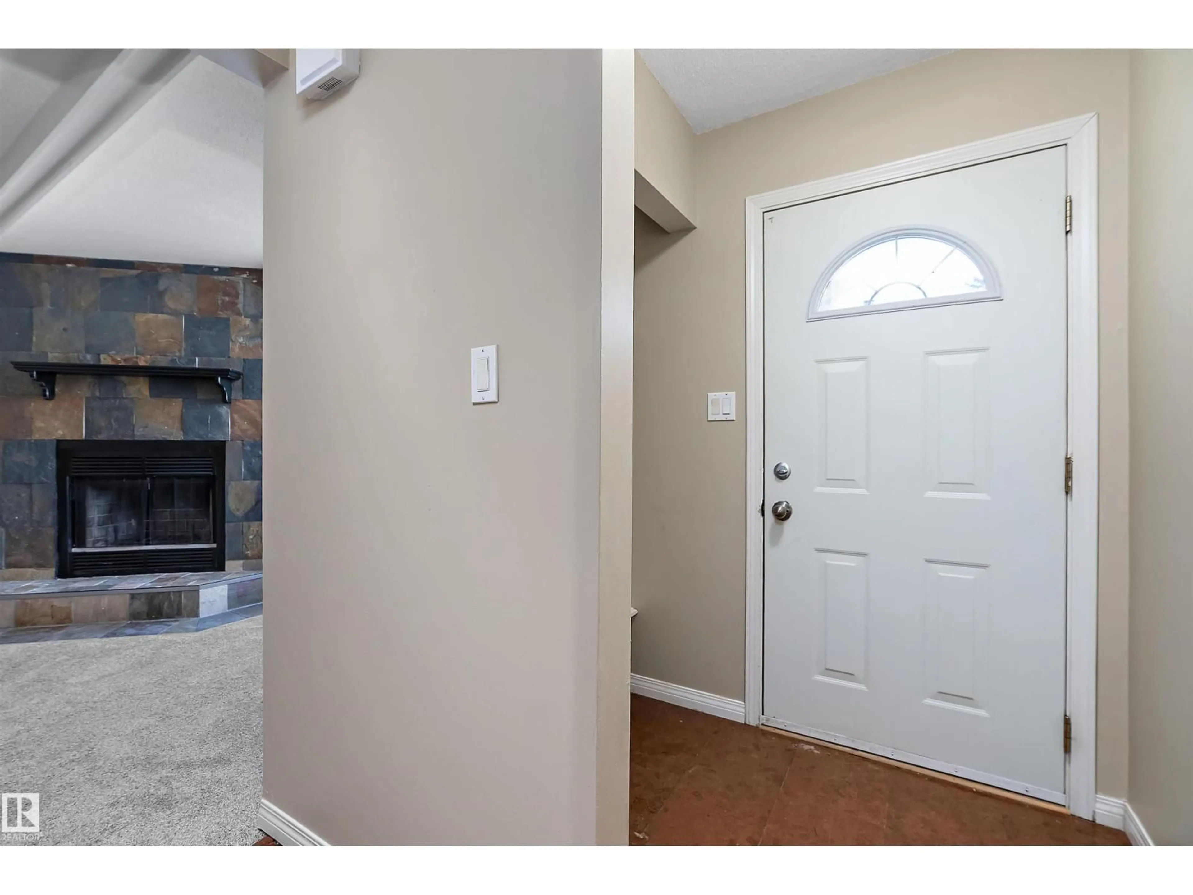 Indoor entryway for NW - 14583 121 ST, Edmonton Alberta T5X2S2