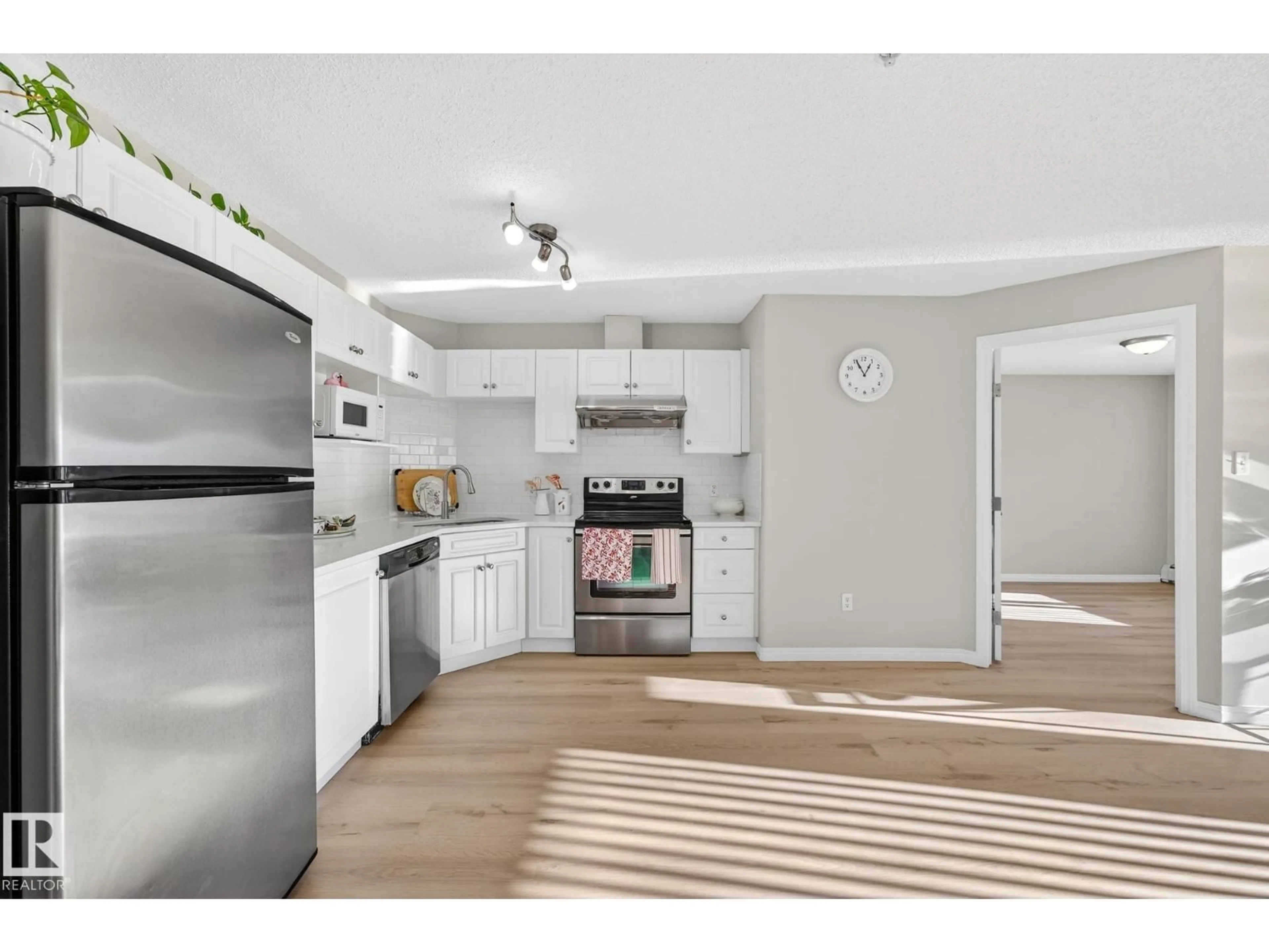 Open concept kitchen, unknown for 7327 - 7126 SOUTH TERWILLEGAR DR, Edmonton Alberta T6R0L8