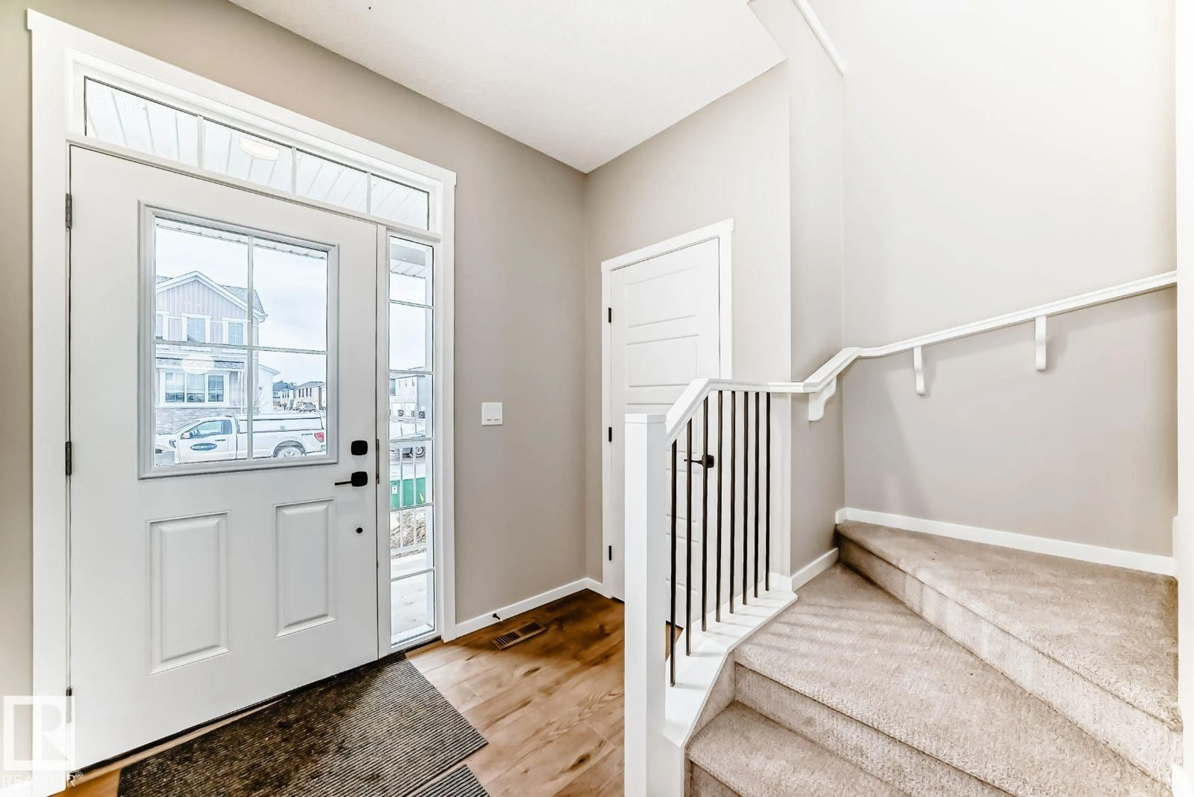 Indoor entryway for 1065 CORNERSTONE WY, Sherwood Park Alberta T8H3A3