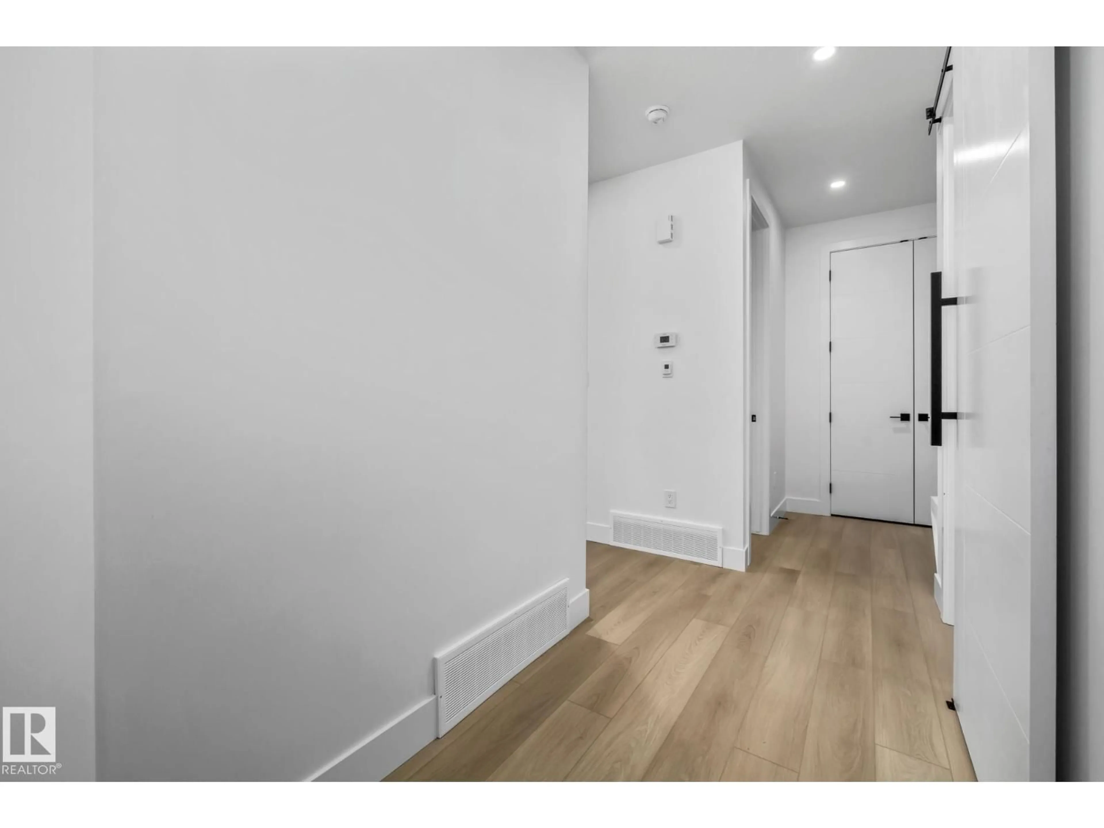 Indoor entryway for 32 BLACKBIRD BN, Fort Saskatchewan Alberta T8L0G6