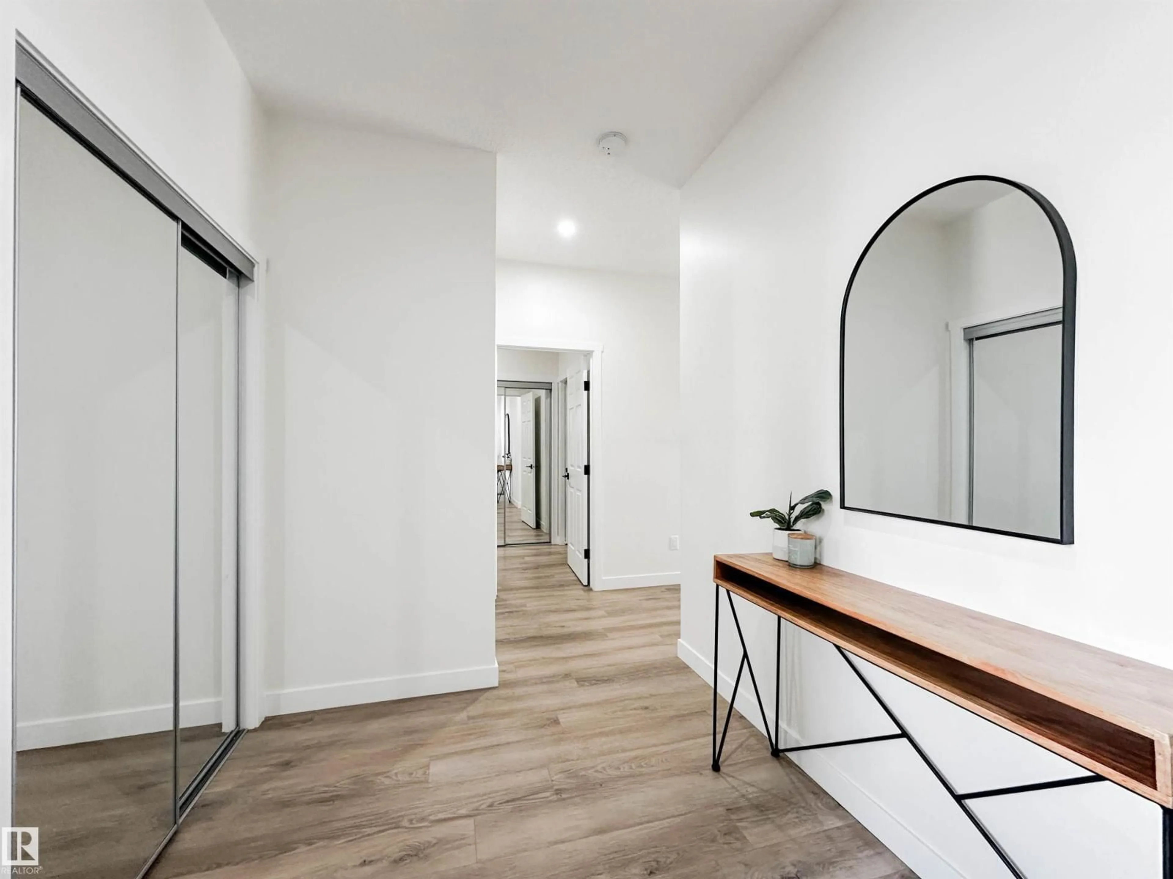 Indoor entryway for 13007 213 ST, Edmonton Alberta T5S0T7