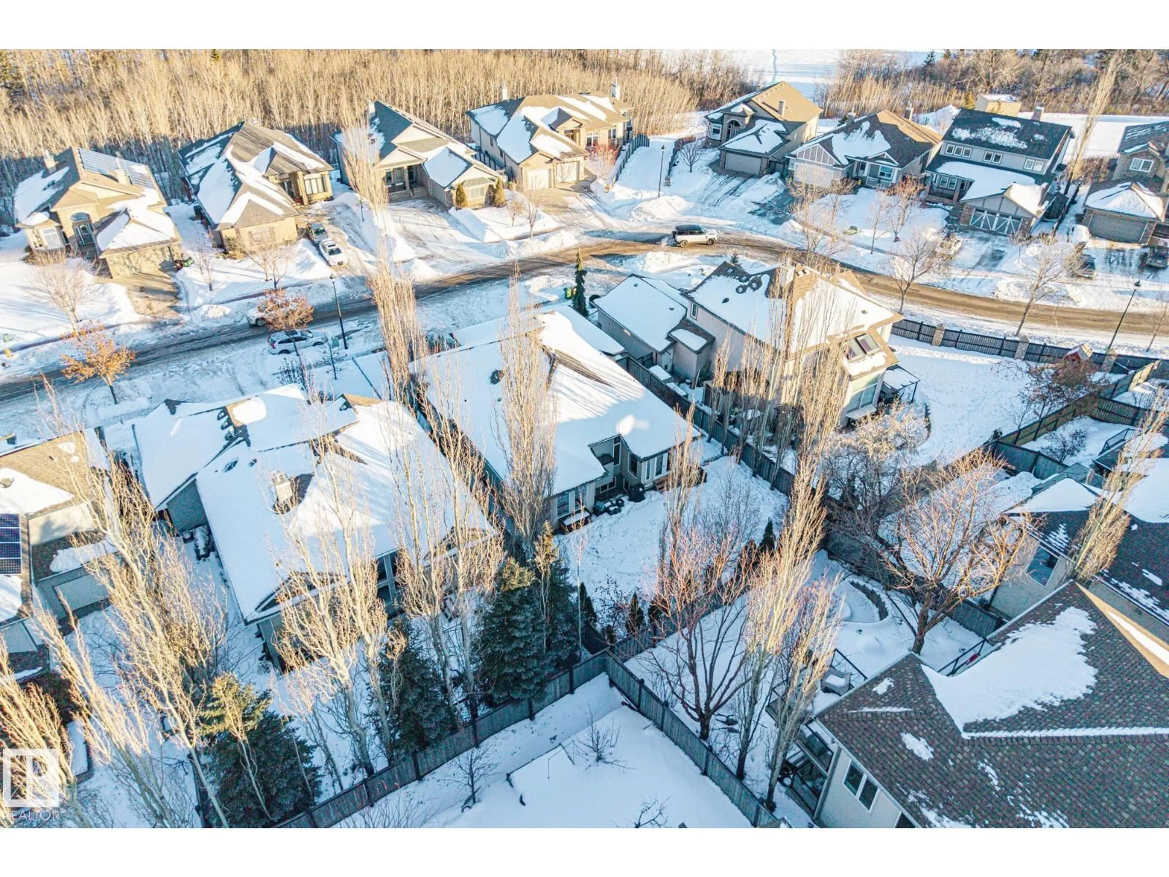 A pic from outside/outdoor area/front of a property/back of a property/a pic from drone, unknown for 33 OAKHILL PL, St. Albert Alberta T8N1C3