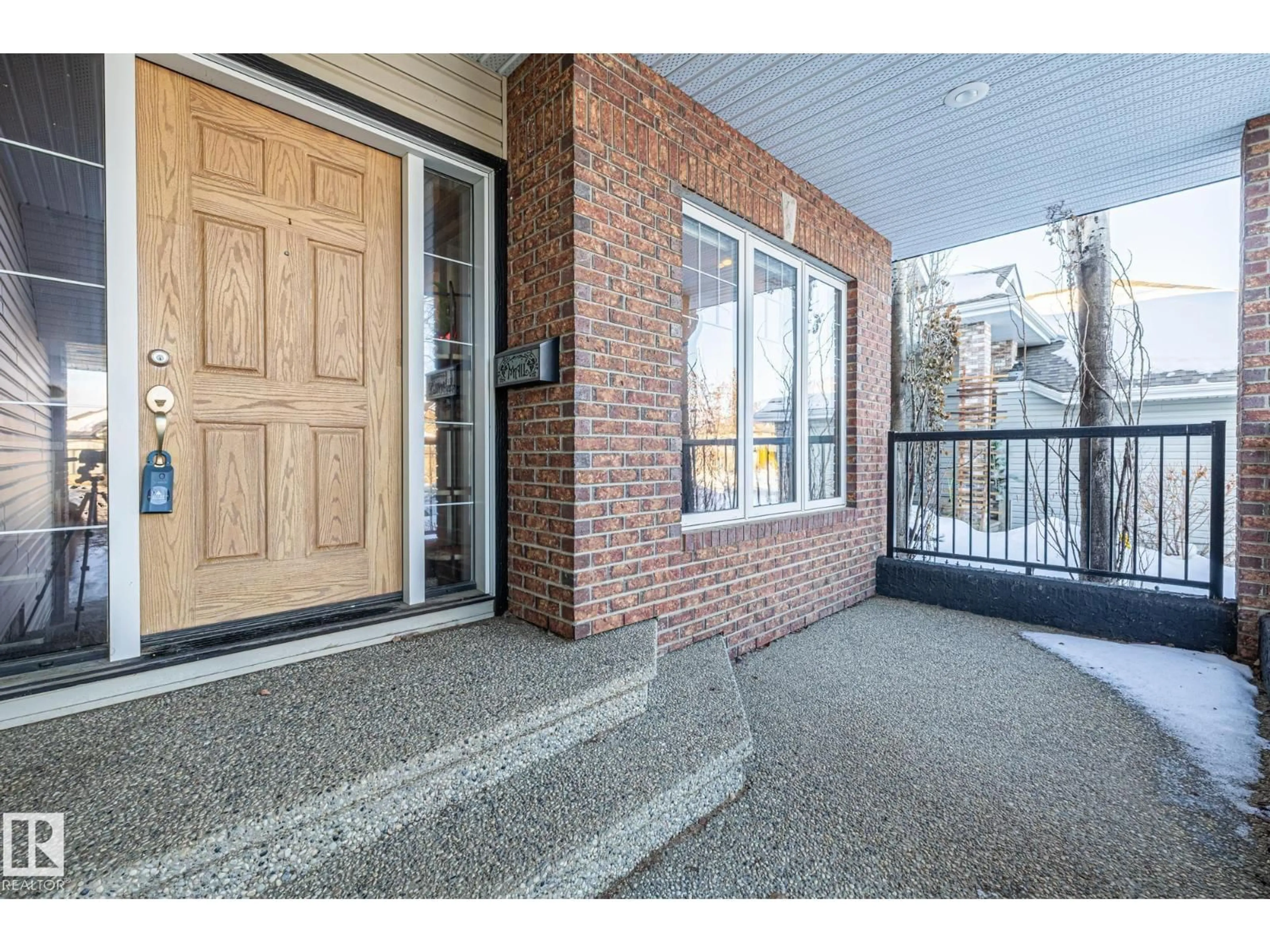 Indoor entryway for 33 OAKHILL PL, St. Albert Alberta T8N1C3