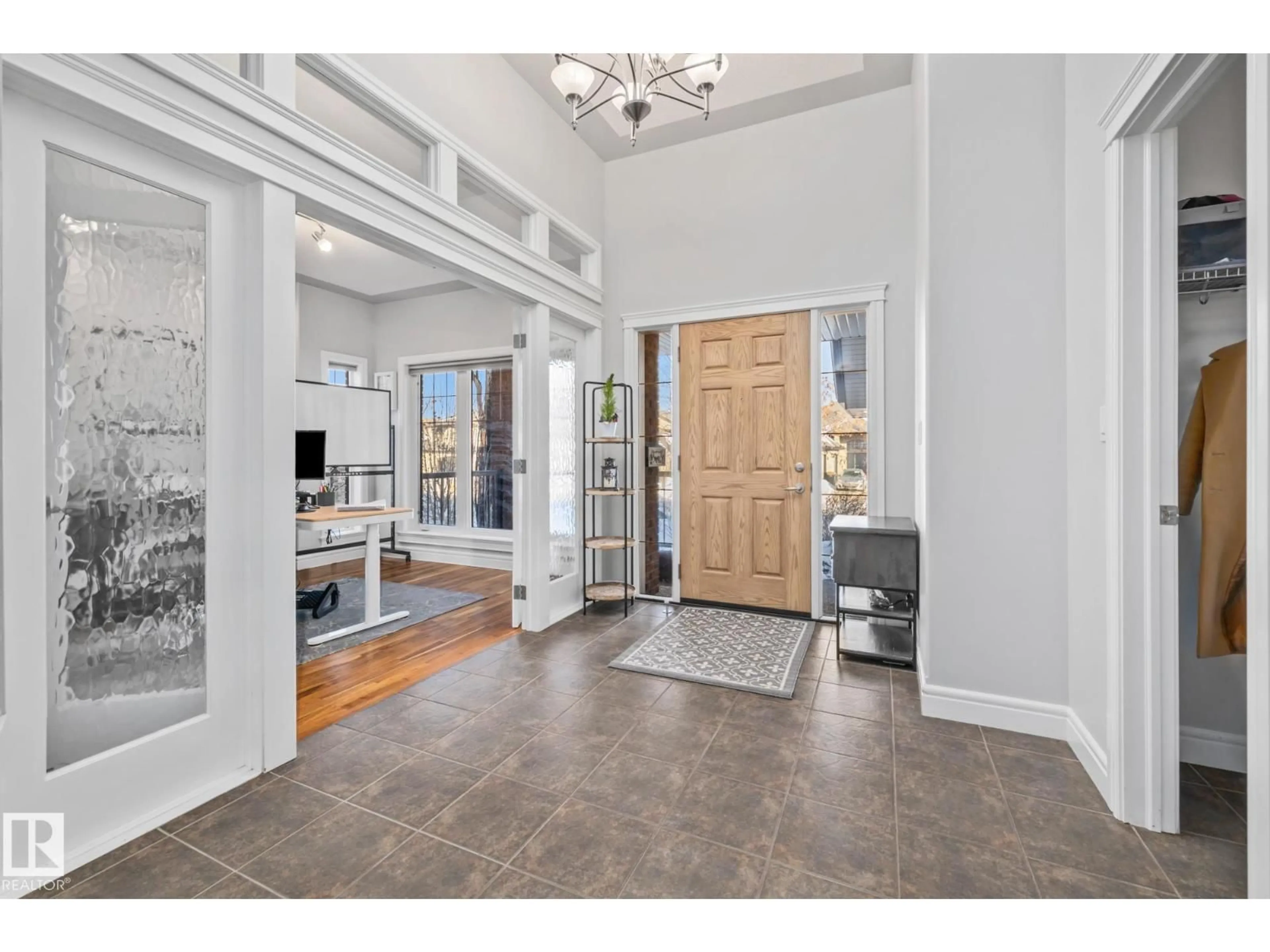 Indoor entryway for 33 OAKHILL PL, St. Albert Alberta T8N1C3