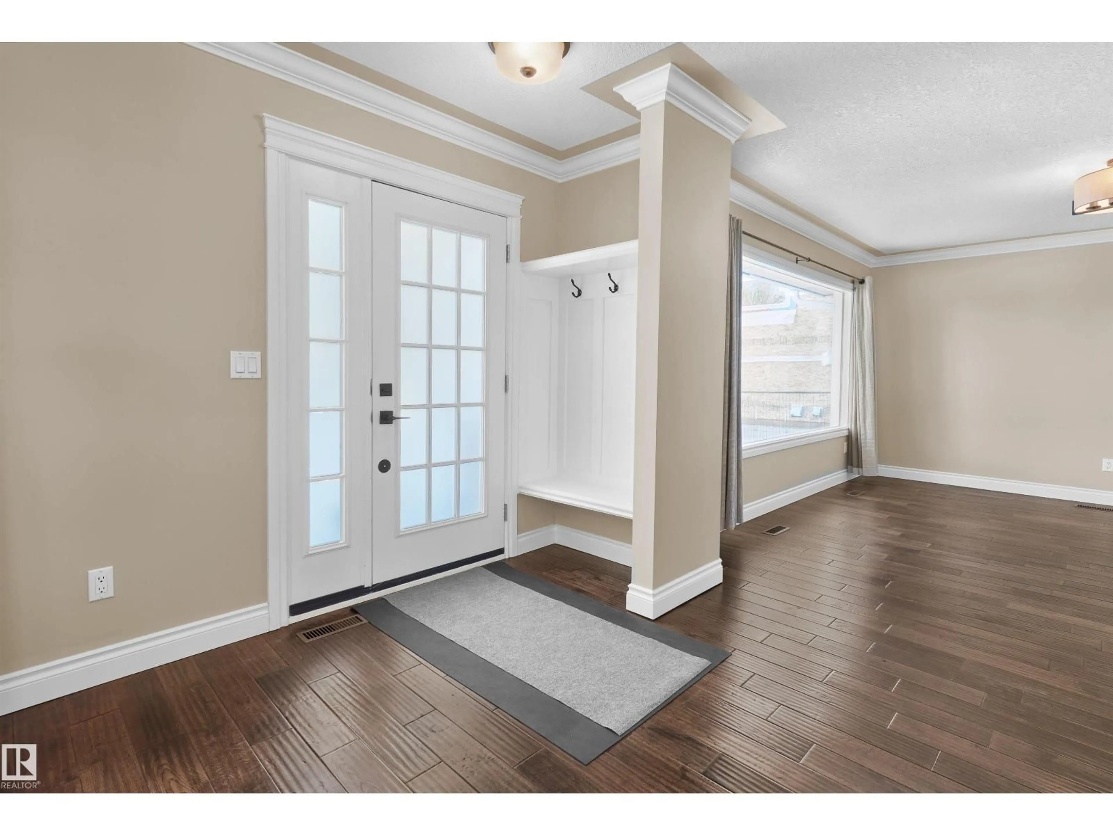 Indoor entryway for 11567 80 AV, Edmonton Alberta T6G0R9