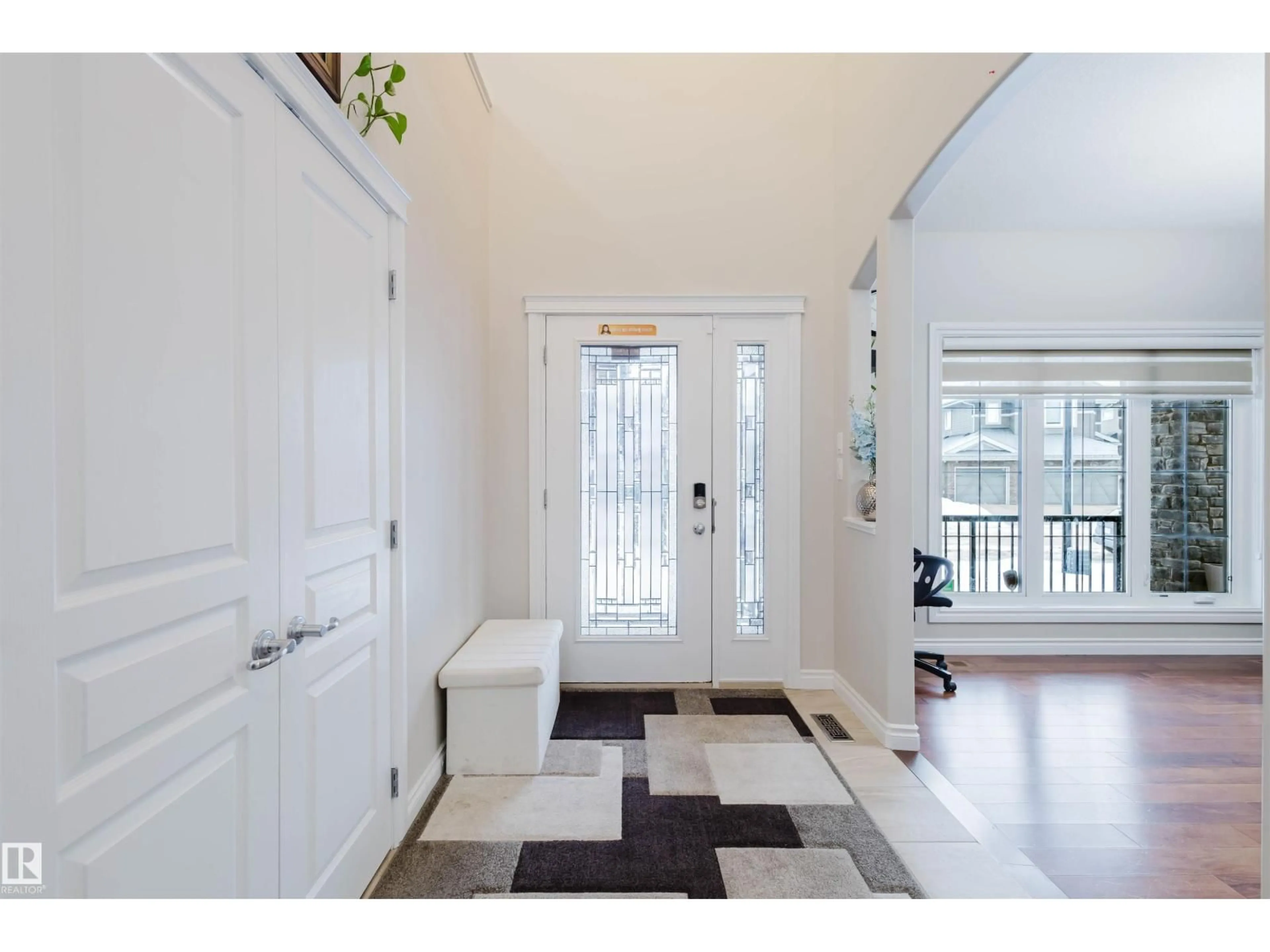 Indoor entryway for 3920 GINSBURG CR, Edmonton Alberta T5T4V1