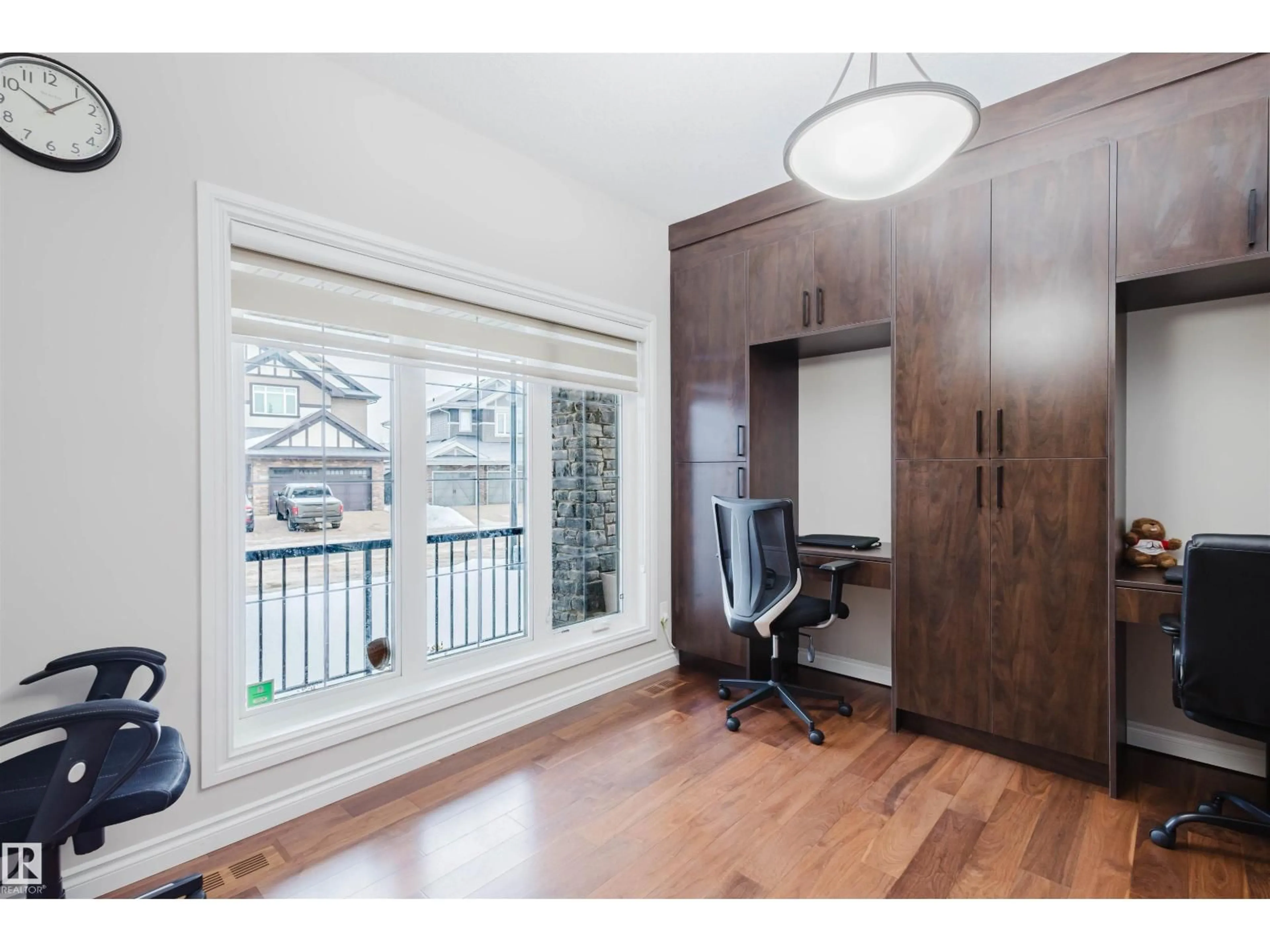 Indoor entryway for 3920 GINSBURG CR, Edmonton Alberta T5T4V1