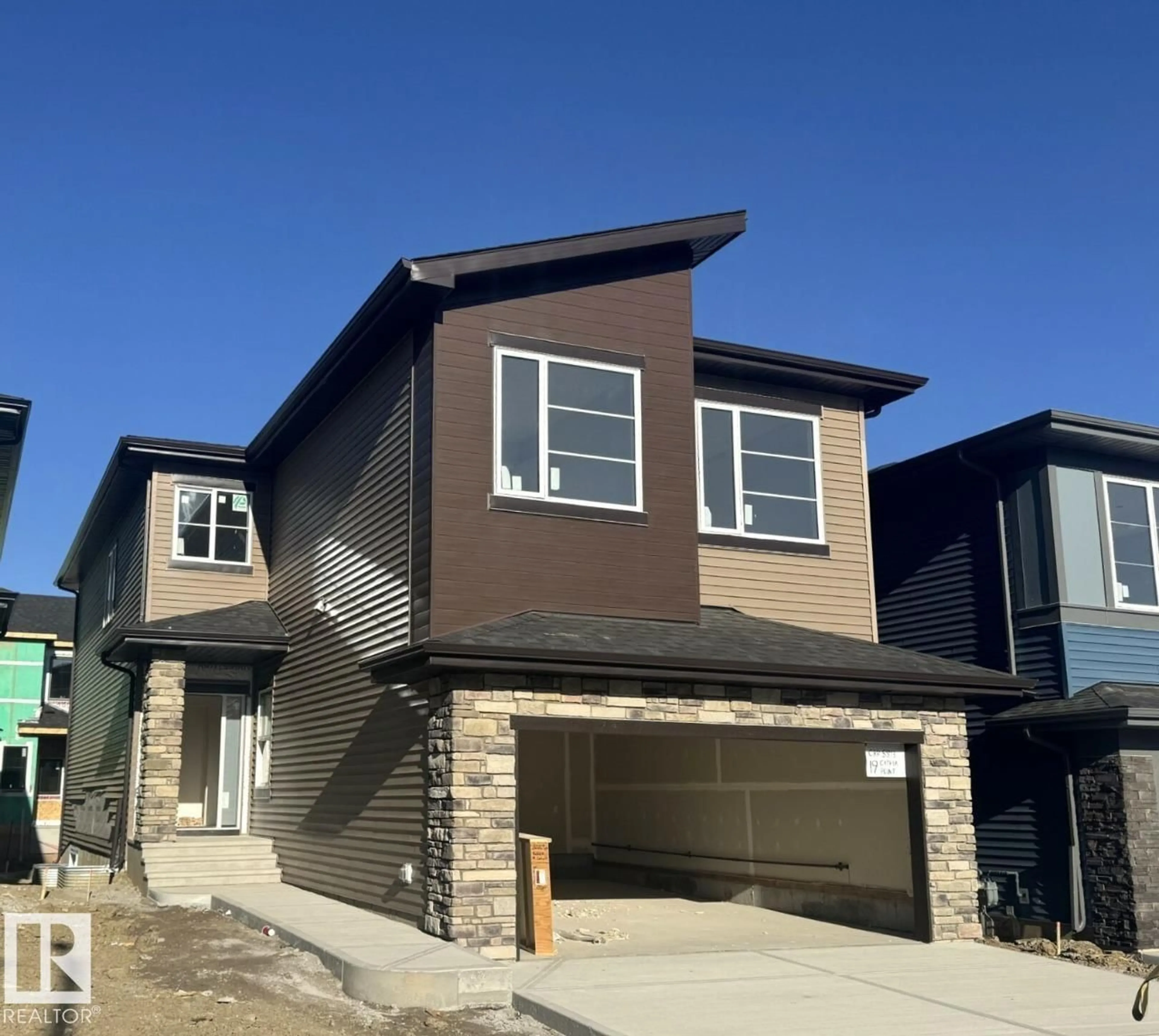 Home with vinyl exterior material, street for 19 CATRIA PT, Sherwood Park Alberta T8H2B8