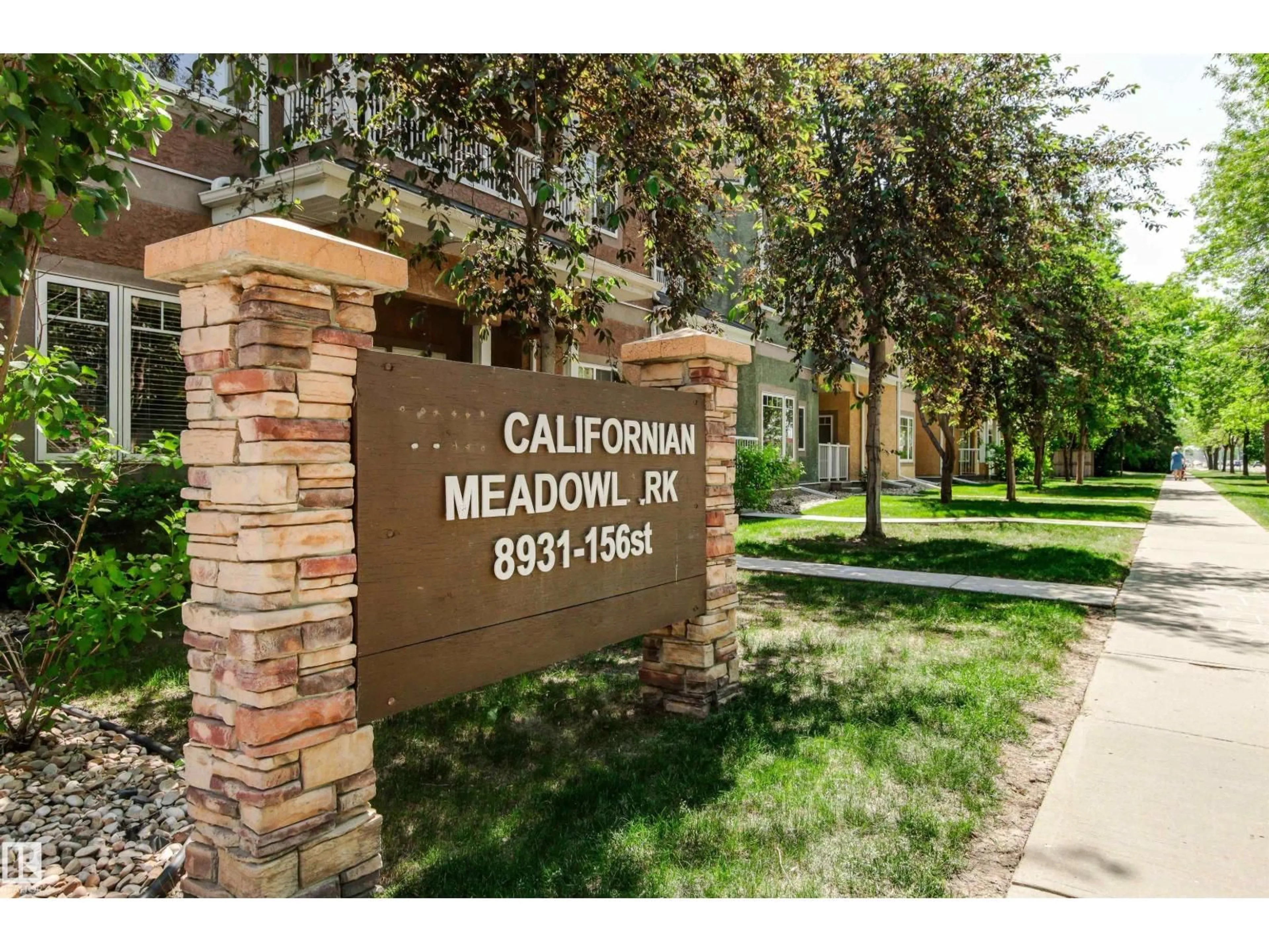 Indoor foyer for #101 - 8931 156 ST, Edmonton Alberta T5R1Y6