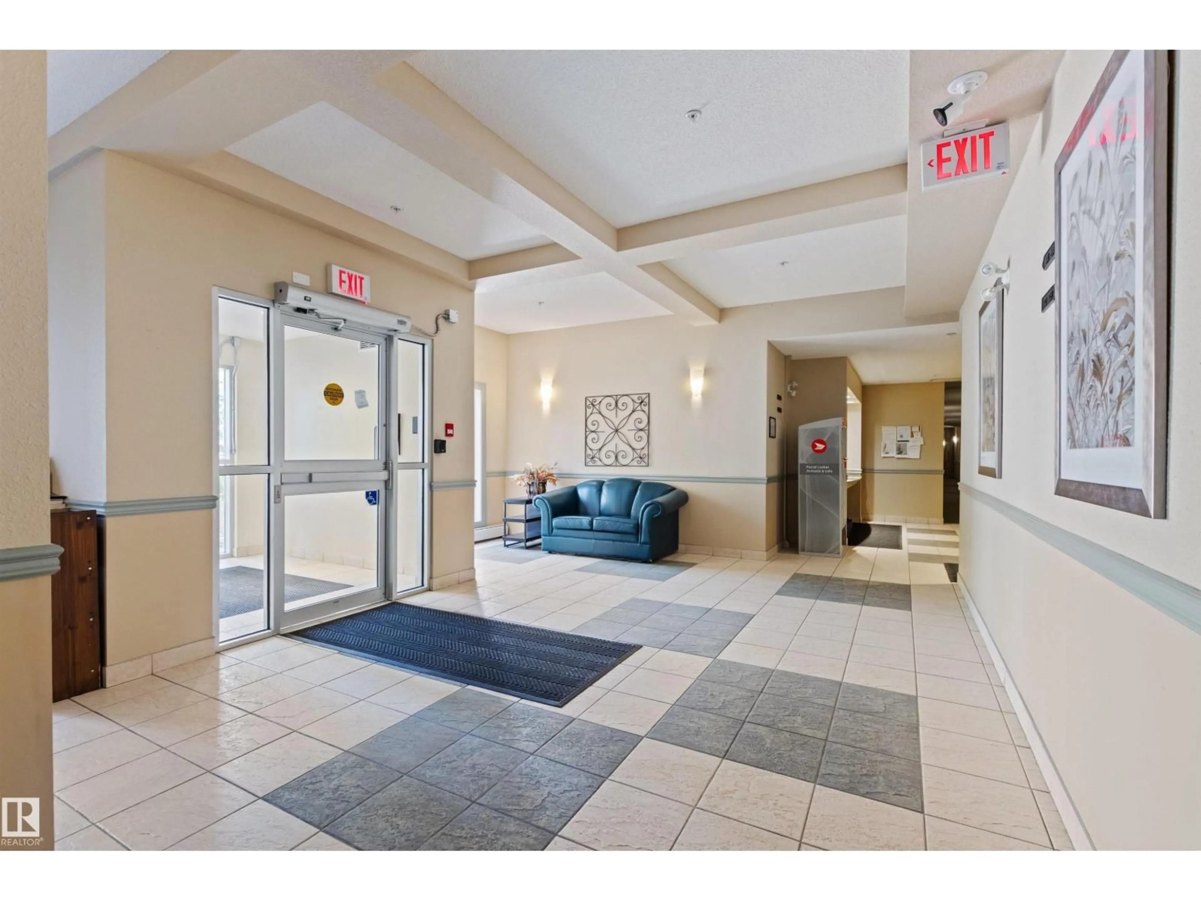 Indoor foyer for #101 - 8931 156 ST, Edmonton Alberta T5R1Y6