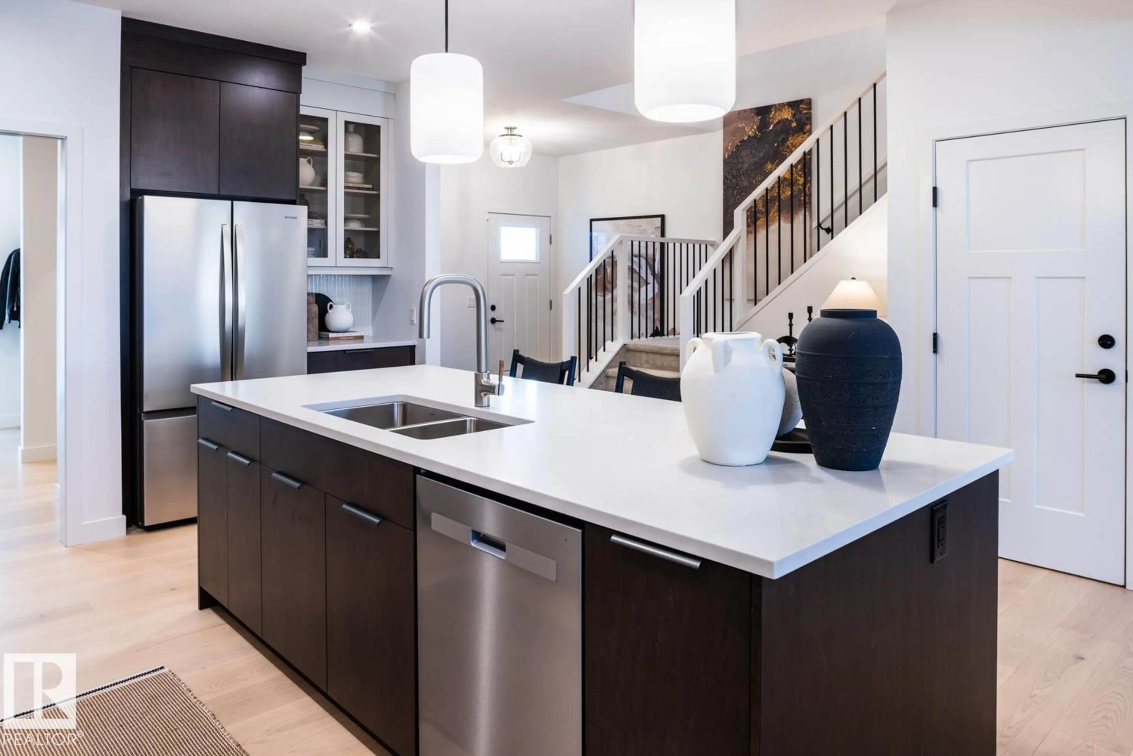 Contemporary kitchen, unknown for LI SW - 2327 MUCKLEPLUM LINK, Edmonton Alberta T6X3J9