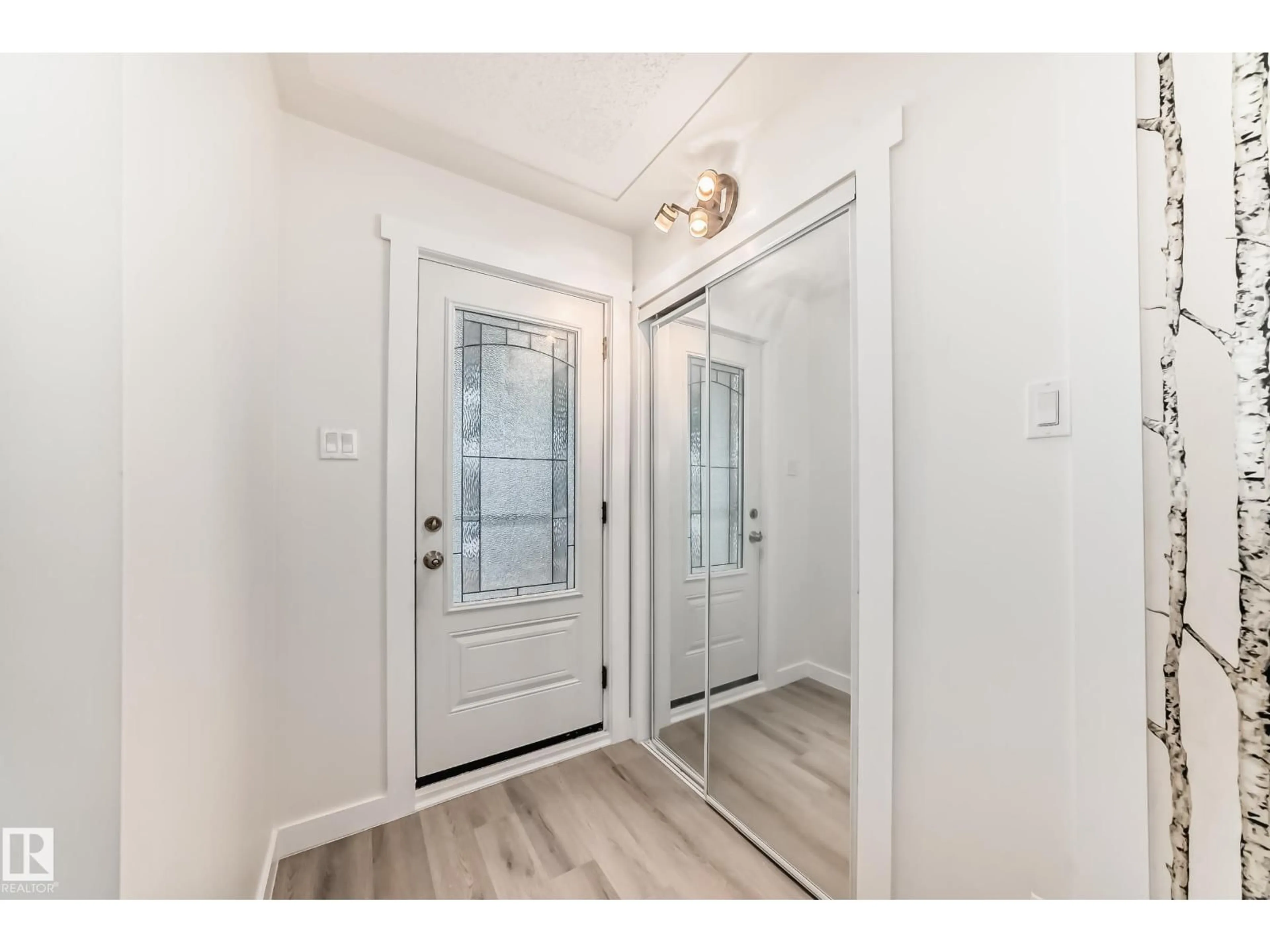 Indoor entryway for 12837 90 ST, Edmonton Alberta T5E3L7