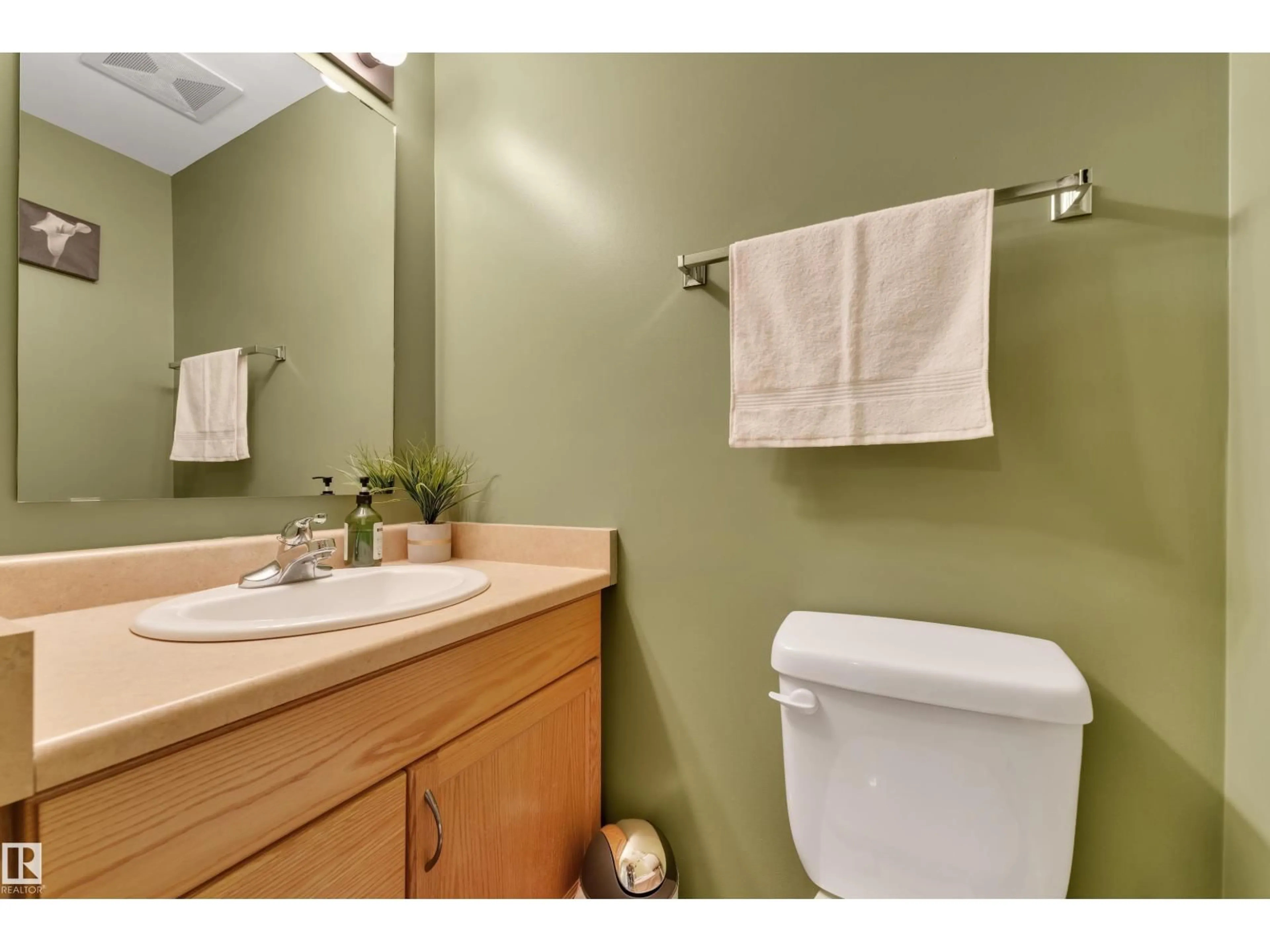 Standard bathroom, ceramic/tile floor for 105 - 207 MCKENNEY AVE, St. Albert Alberta T8N2Y2