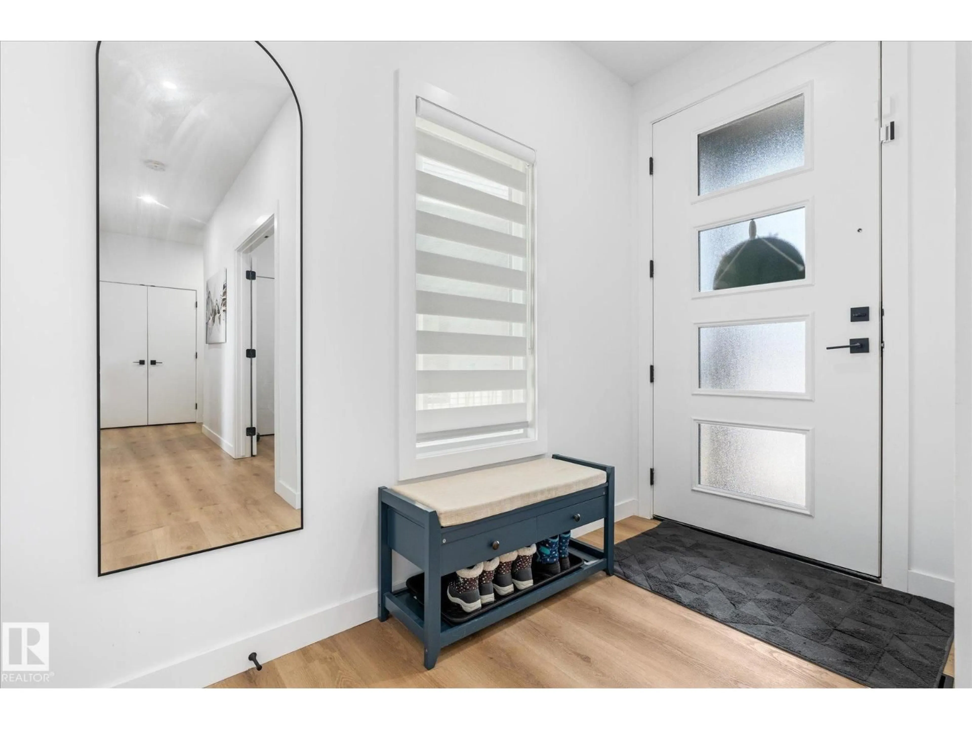 Indoor entryway for 50 GRASSVIEW CR, Spruce Grove Alberta T7X3G1