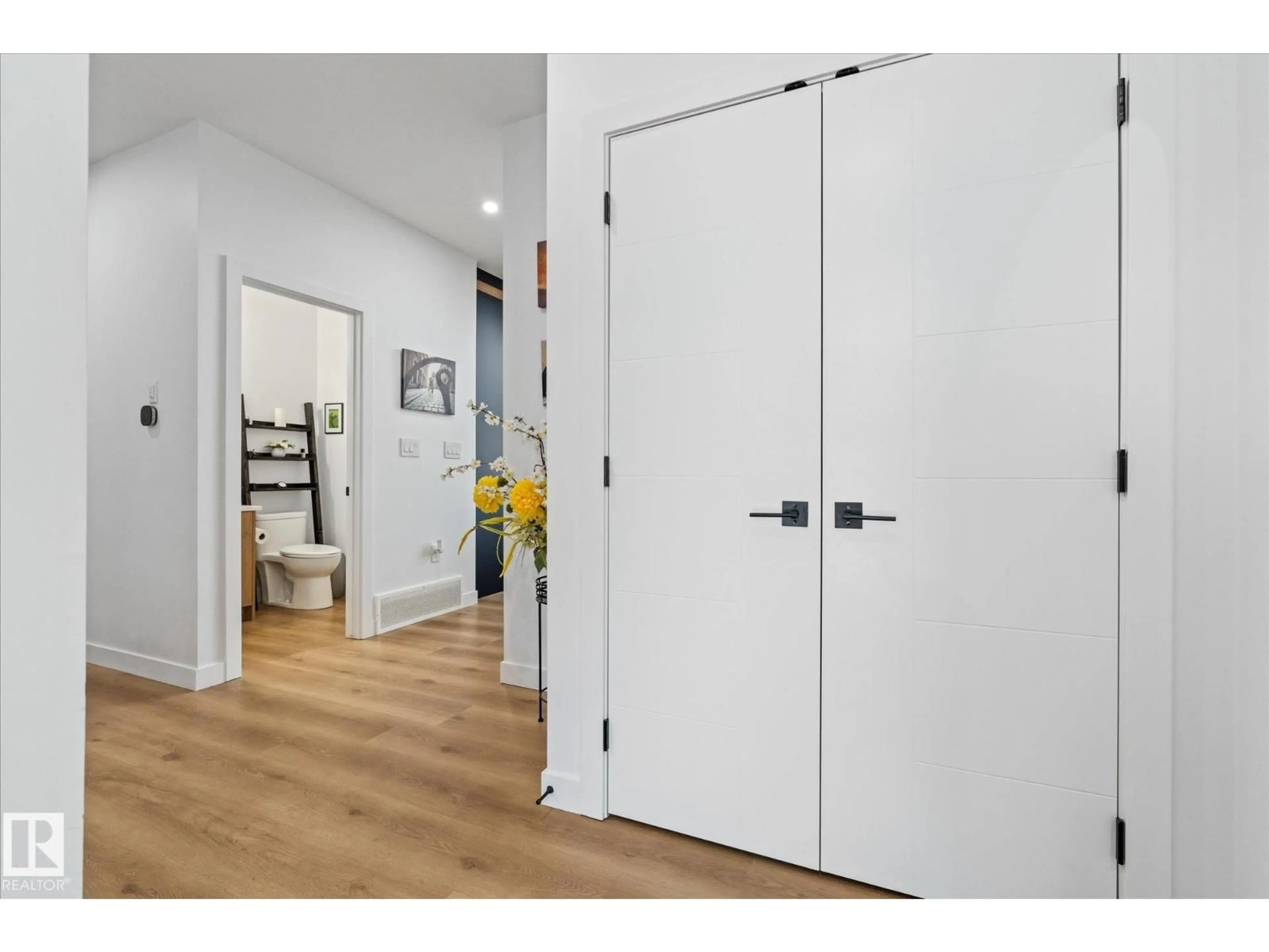 Indoor entryway for 50 GRASSVIEW CR, Spruce Grove Alberta T7X3G1