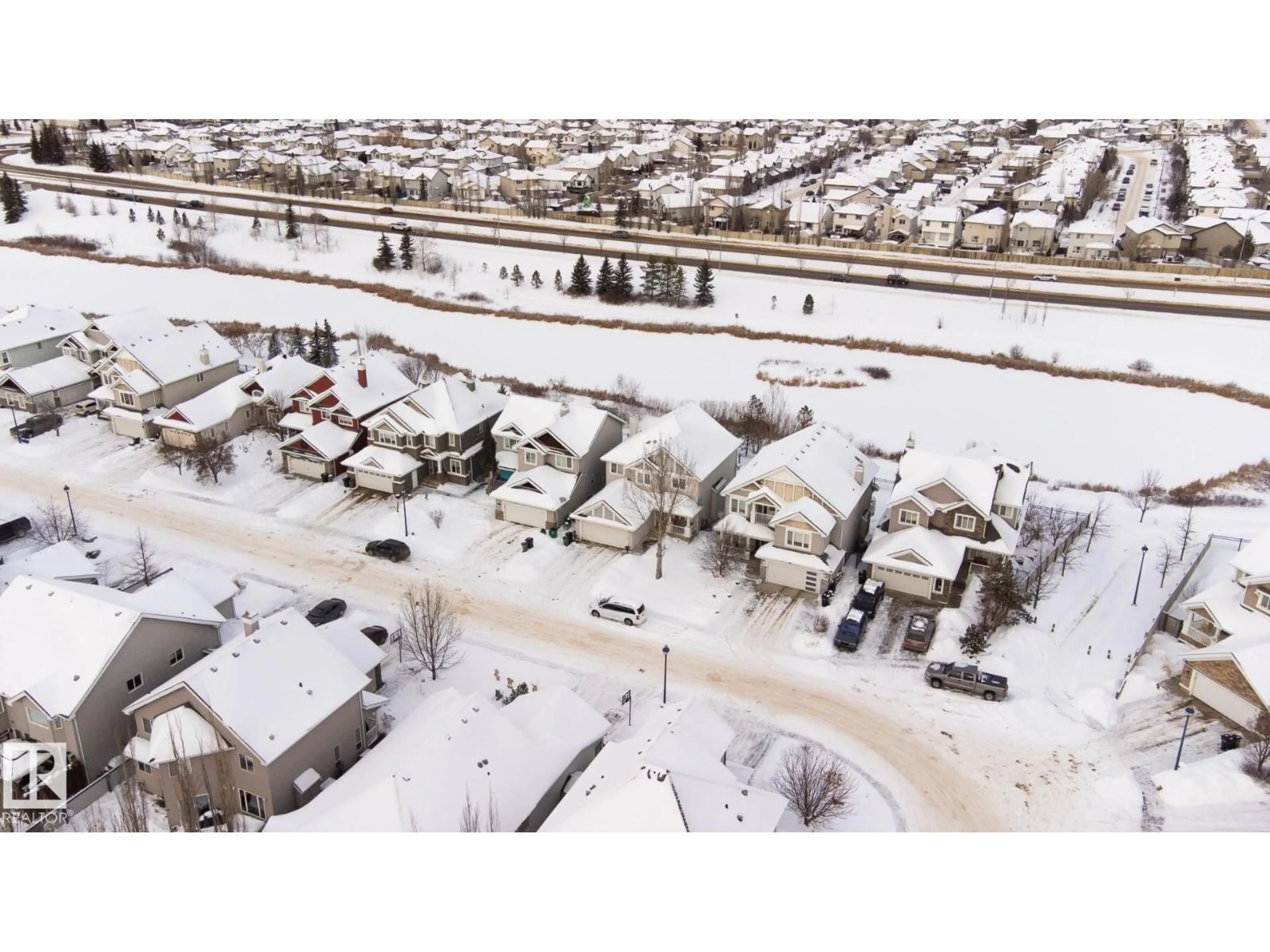 A pic from outside/outdoor area/front of a property/back of a property/a pic from drone, street for 551 STEWART CR, Edmonton Alberta T6X0A8