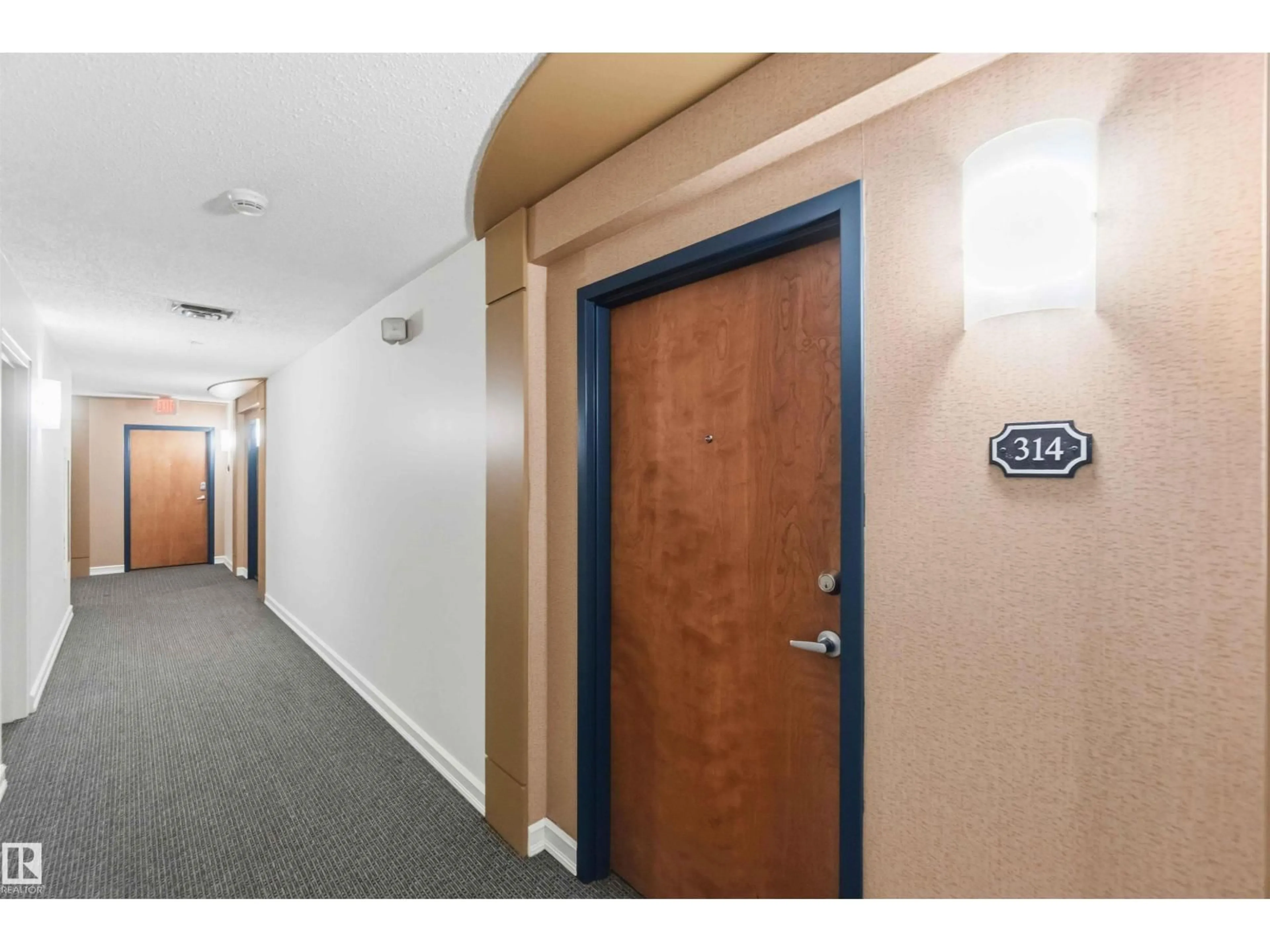 Indoor foyer for 314 13830 150 AV NW, Edmonton Alberta T6V1X2