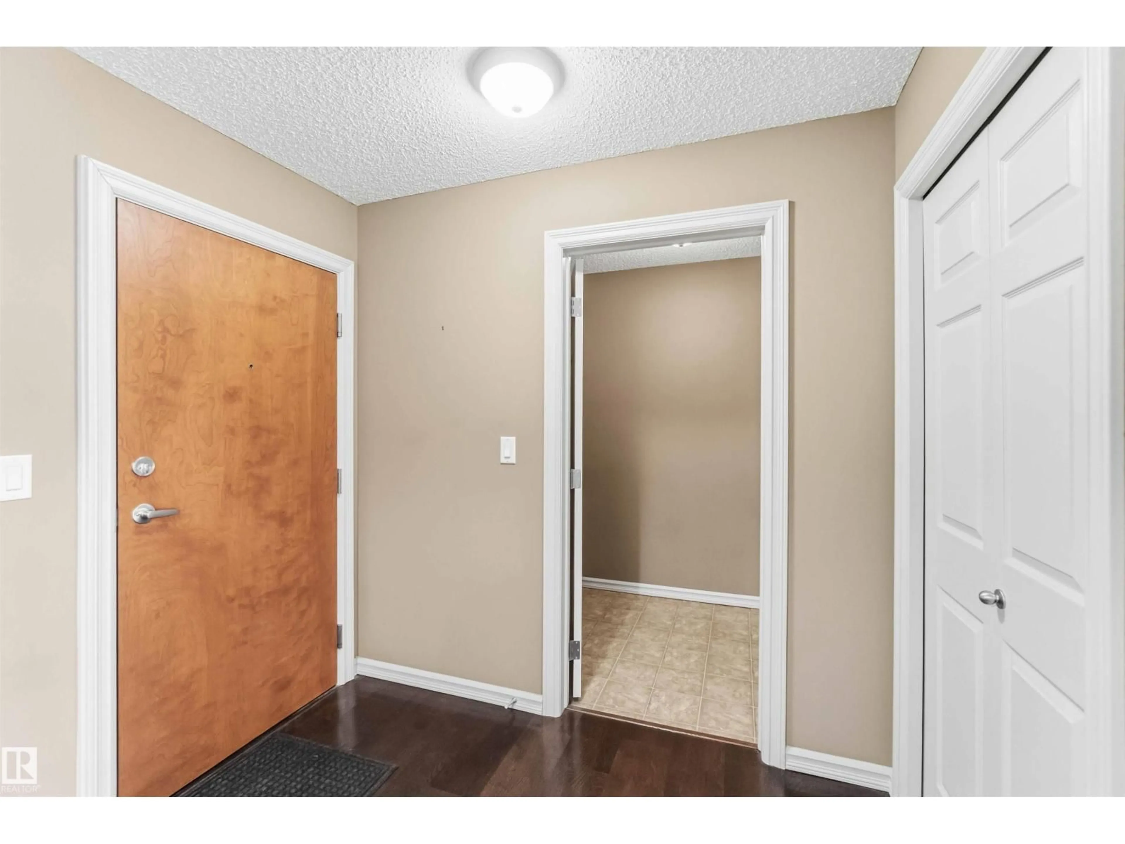 Indoor entryway for 314 13830 150 AV NW, Edmonton Alberta T6V1X2