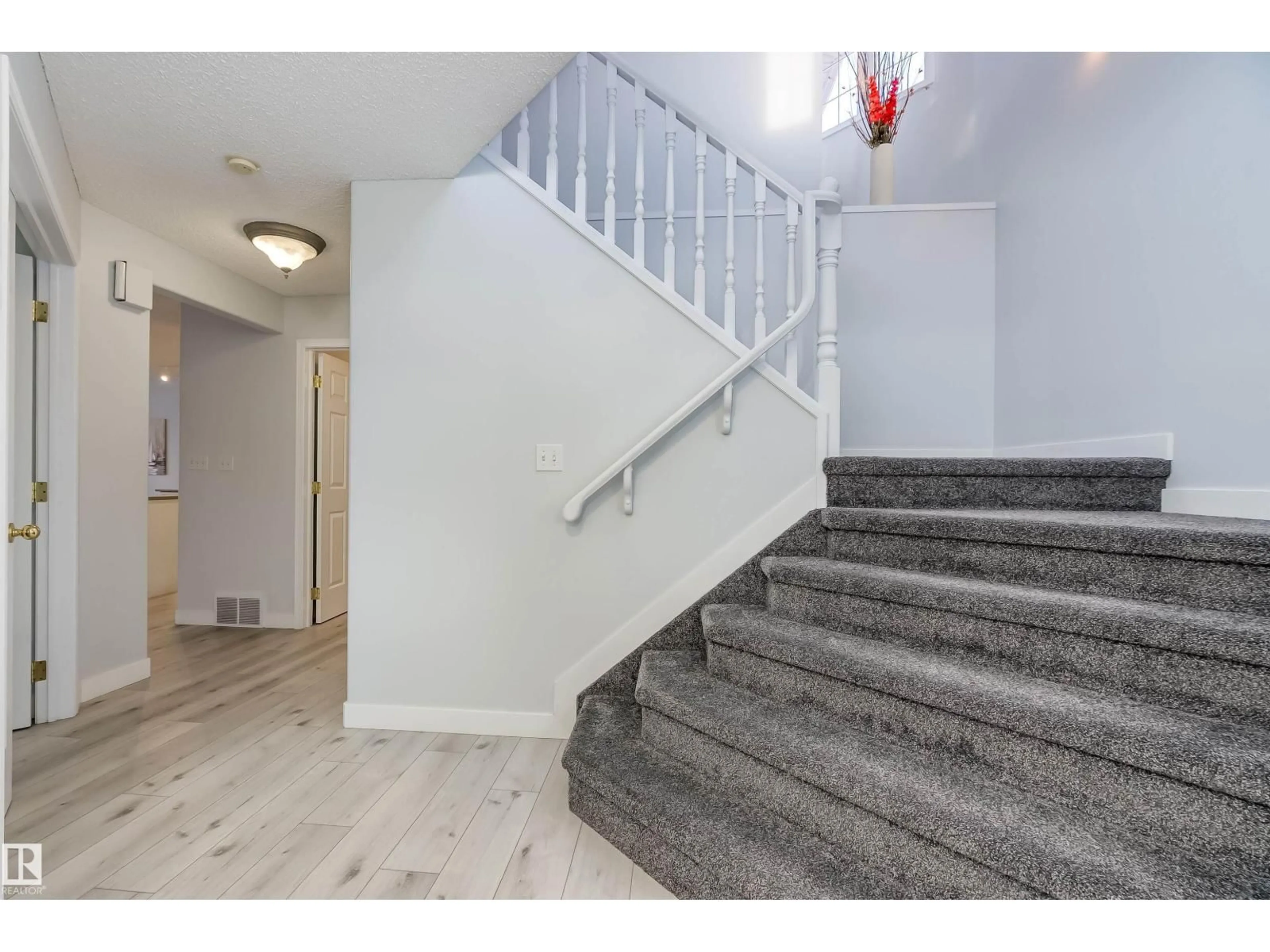 Indoor foyer for 66 BRIDGEPORT WD, Leduc Alberta T9E8B4