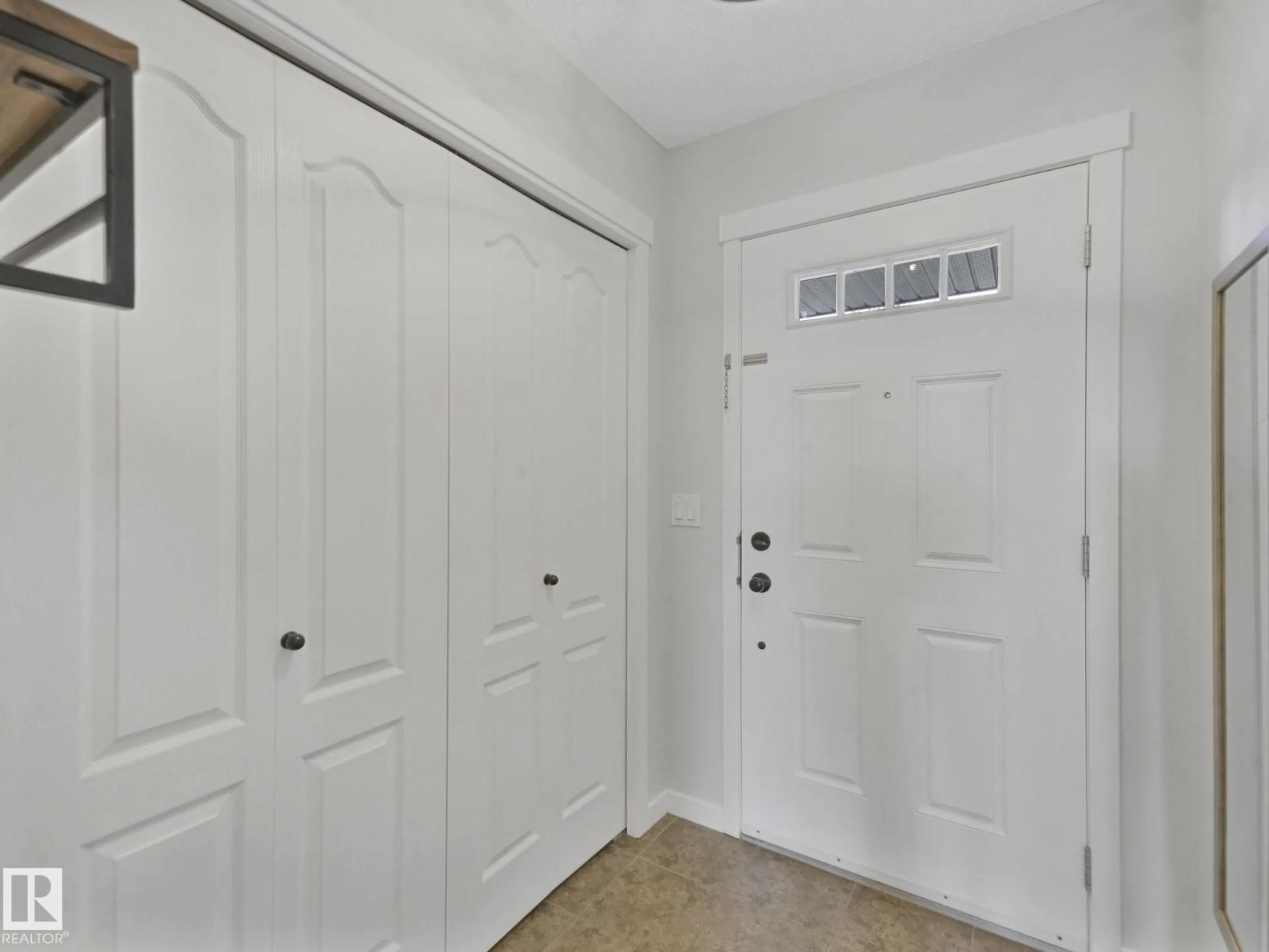 Indoor entryway for 112 SANTANA CR, Fort Saskatchewan Alberta T8L0T2