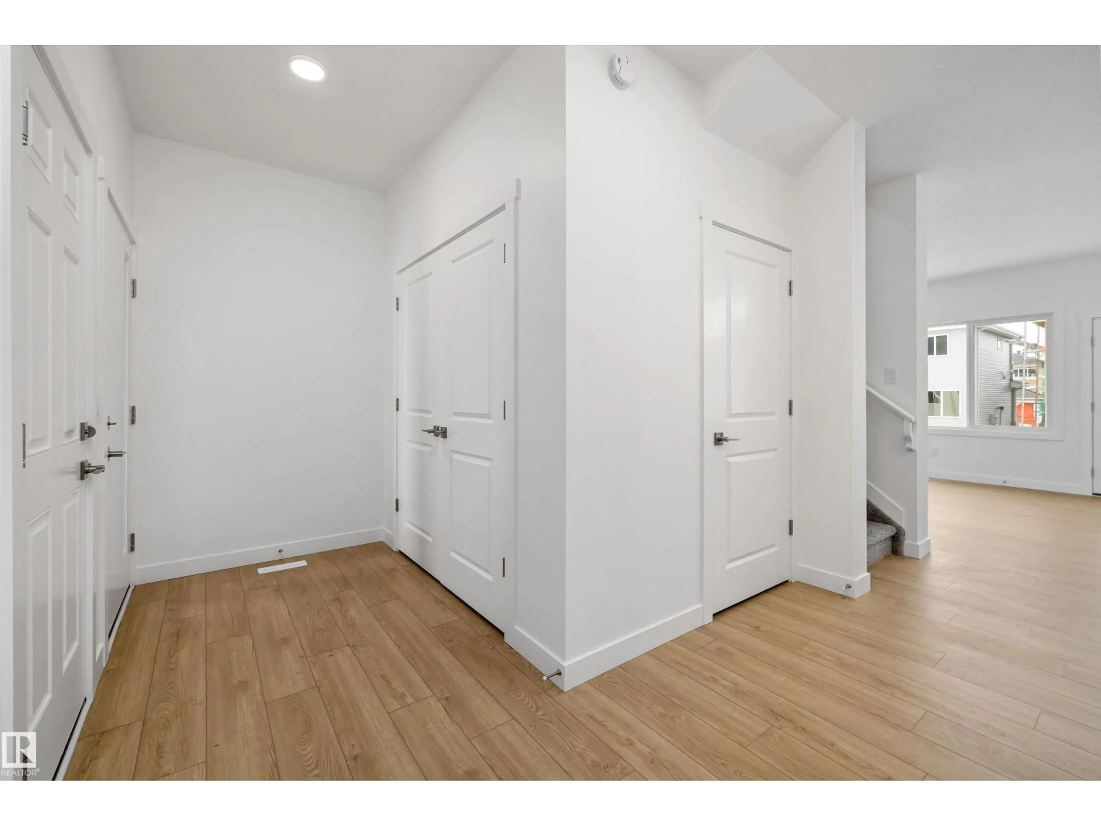 Unknown for 915 19 AV, Edmonton Alberta T6T2X4