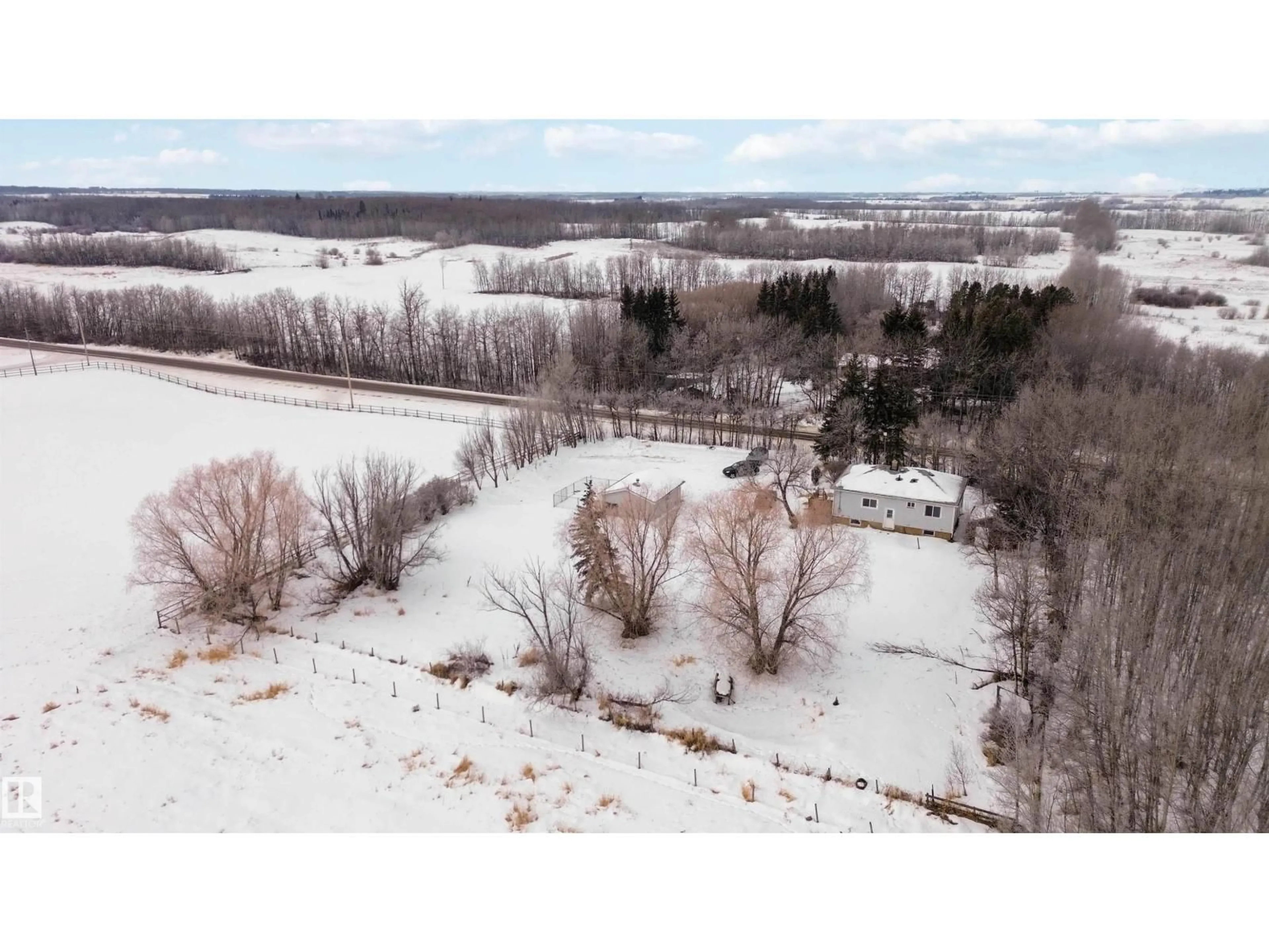 A pic from outside/outdoor area/front of a property/back of a property/a pic from drone, unknown for 51139 RGE ROAD 231, Rural Strathcona County Alberta T2W2P5