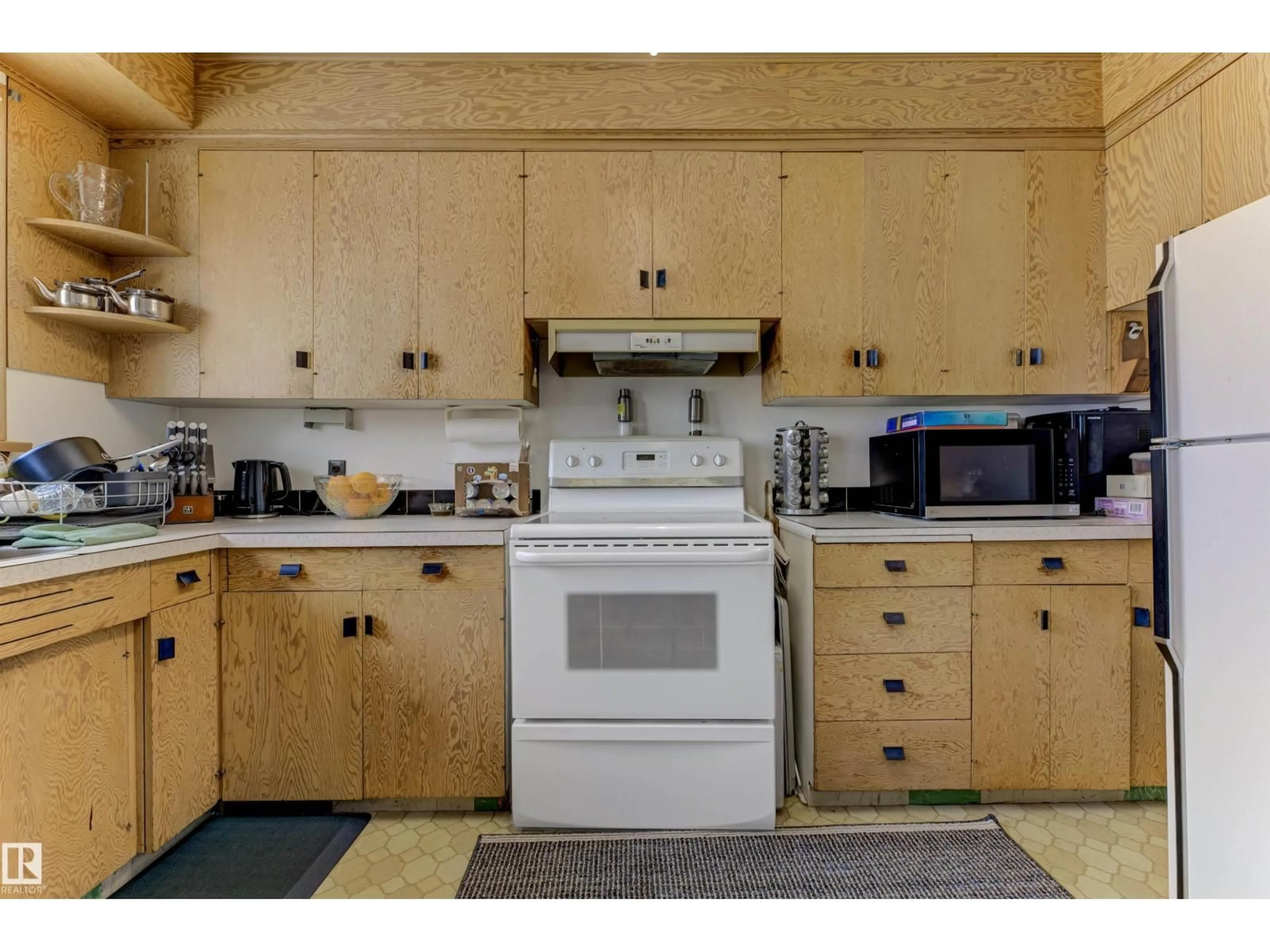 Standard kitchen, unknown for NW - 12947 109 ST, Edmonton Alberta T5E4Y3