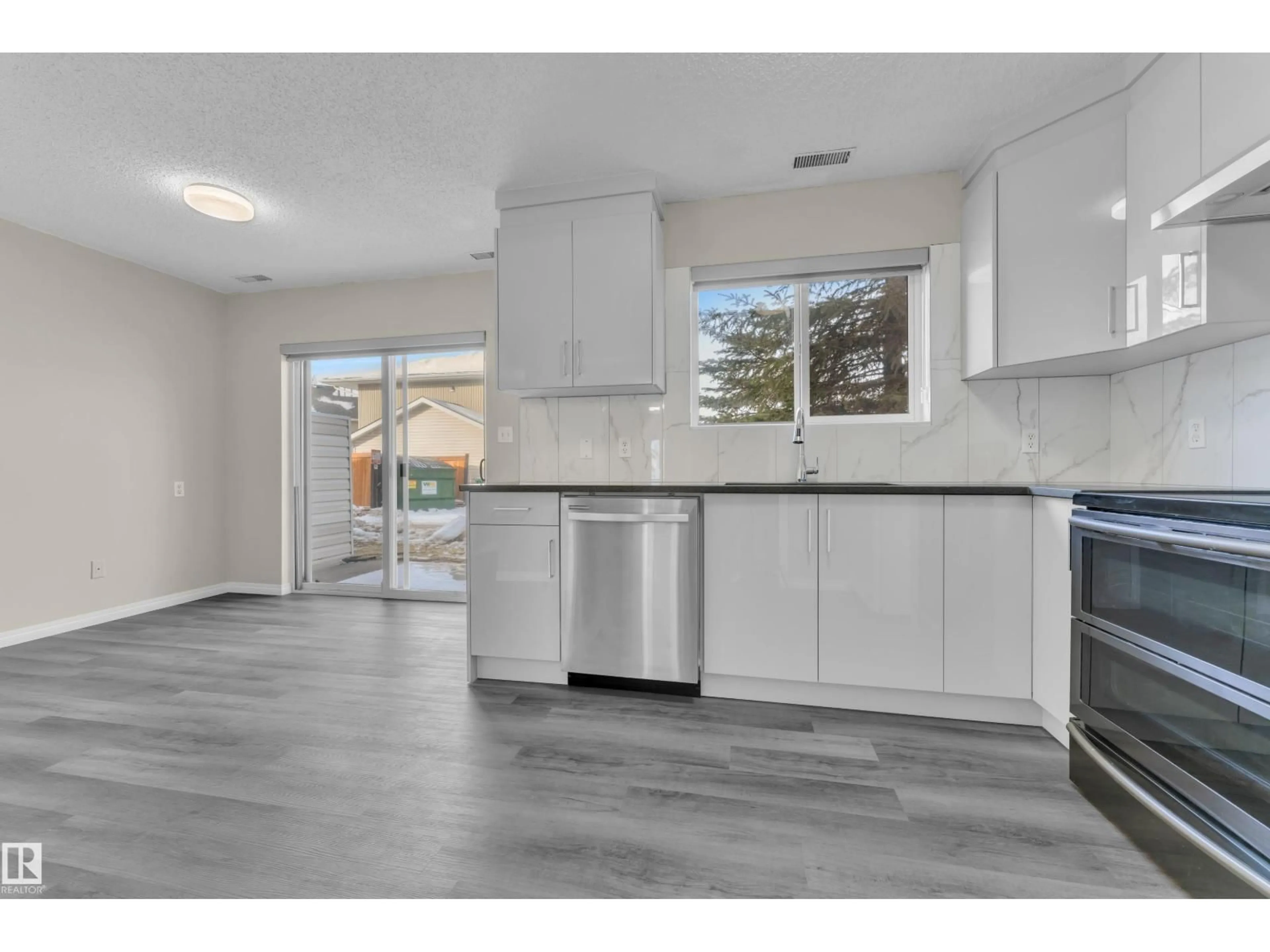 Open concept kitchen, unknown for 137 180 BRIDGEPORT BV, Leduc Alberta T9E8S1
